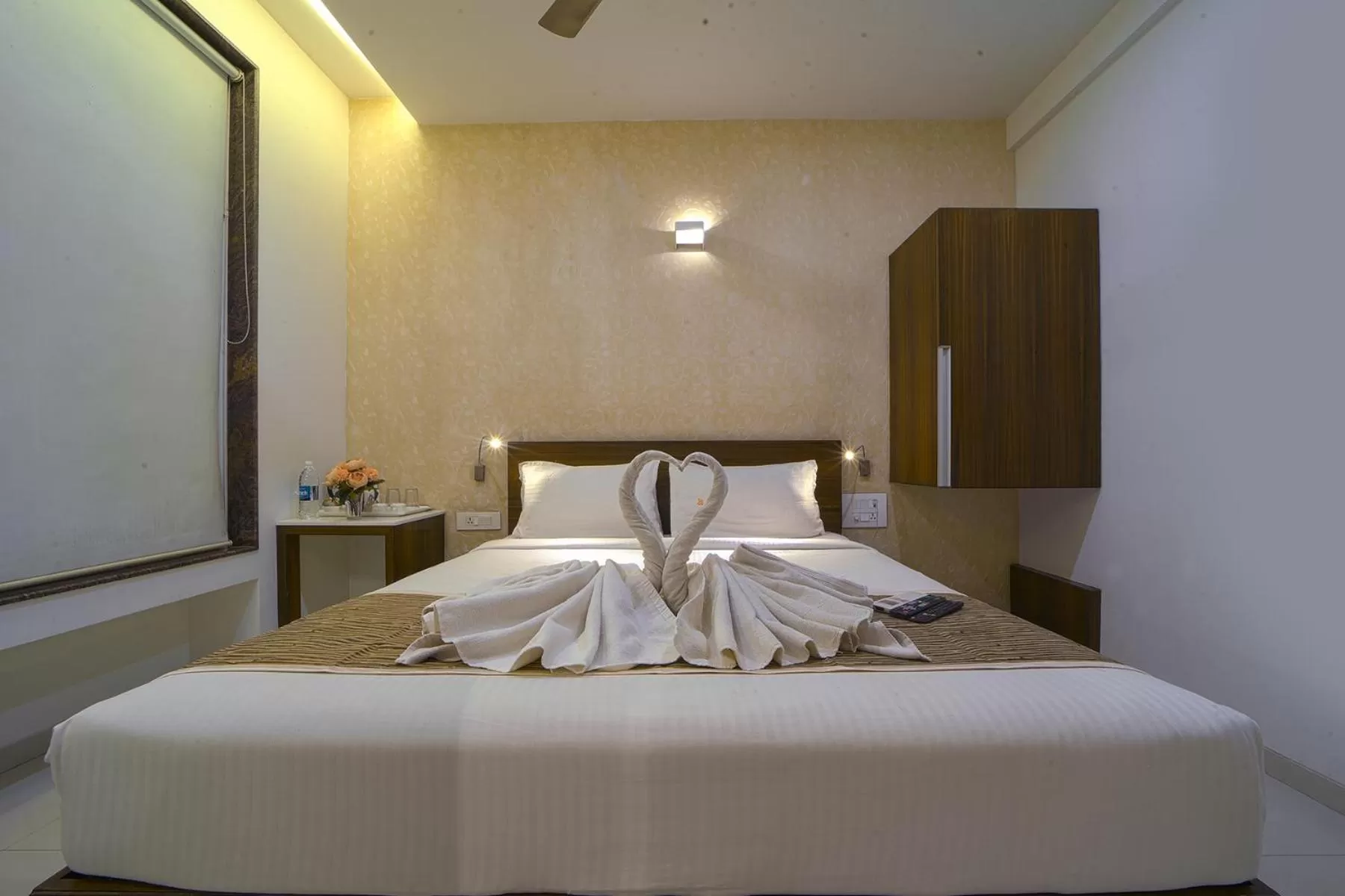 Bedroom, Bed in Hotel SRI SRI EXECUTIVE KOLHAPUR NEAR MAHALAXMI TEMPLE