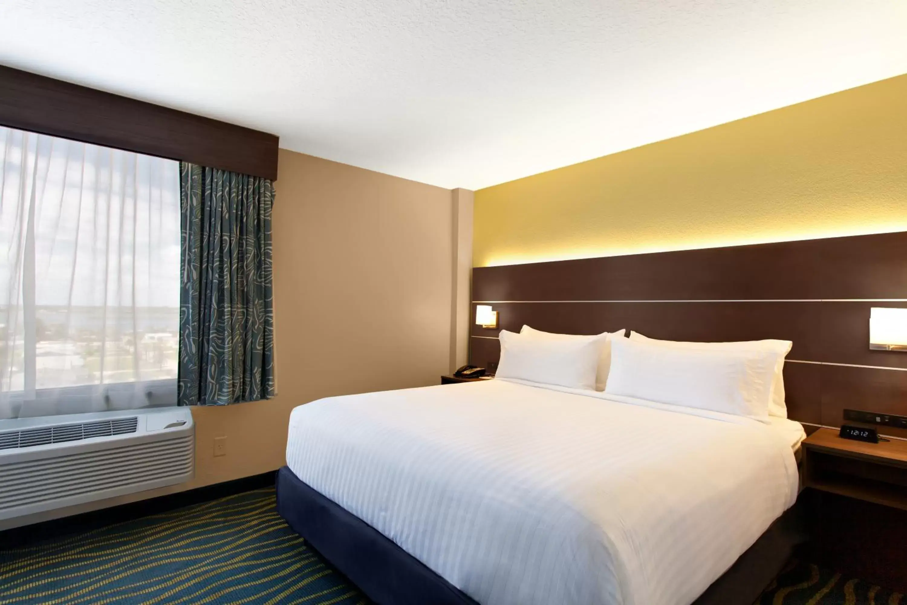 Bed in Holiday Inn Express & Suites Oceanfront Daytona Beach Shores, an IHG Hotel