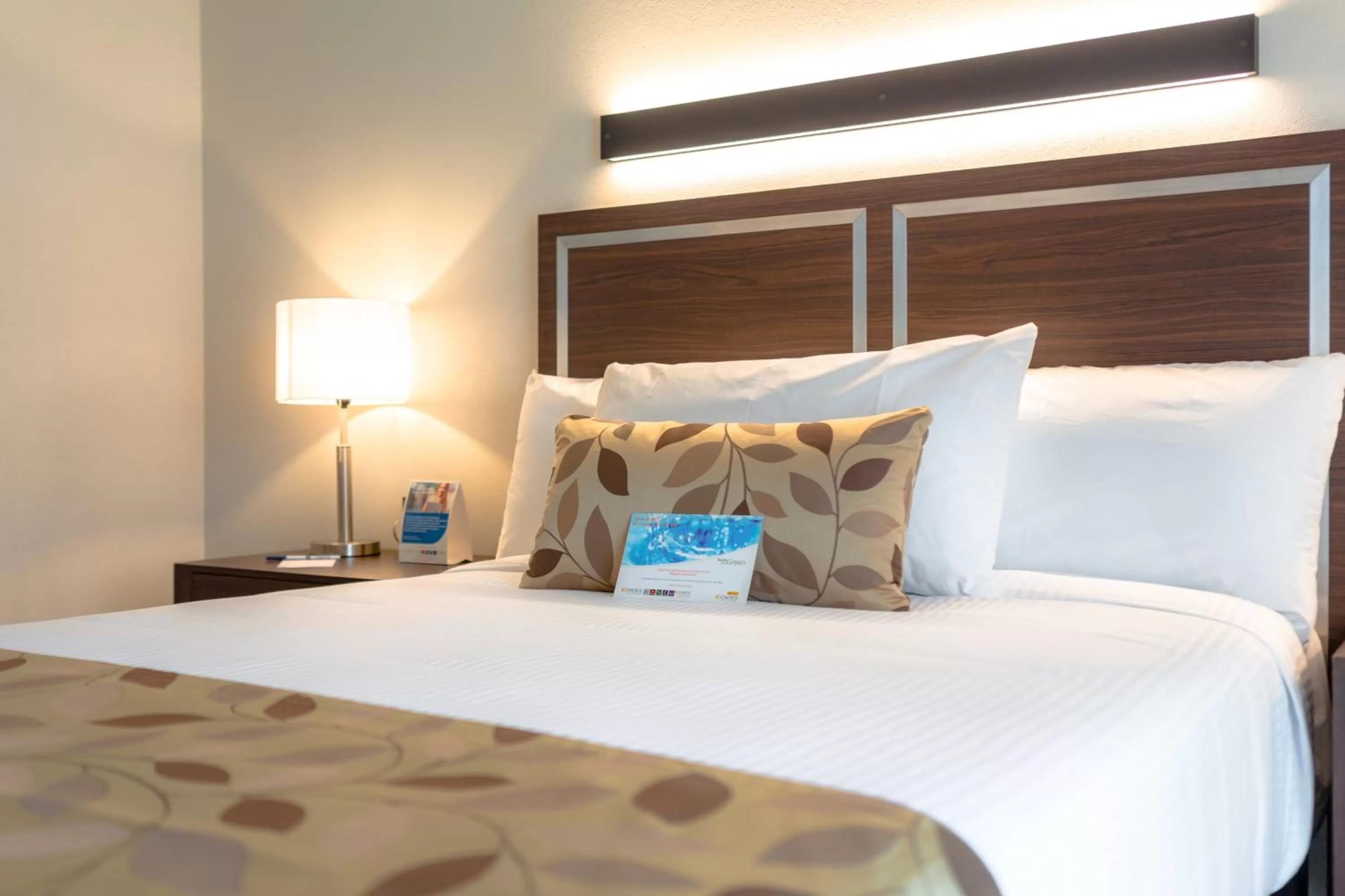 Bedroom, Bed in Sleep Inn Guadalajara Galerias