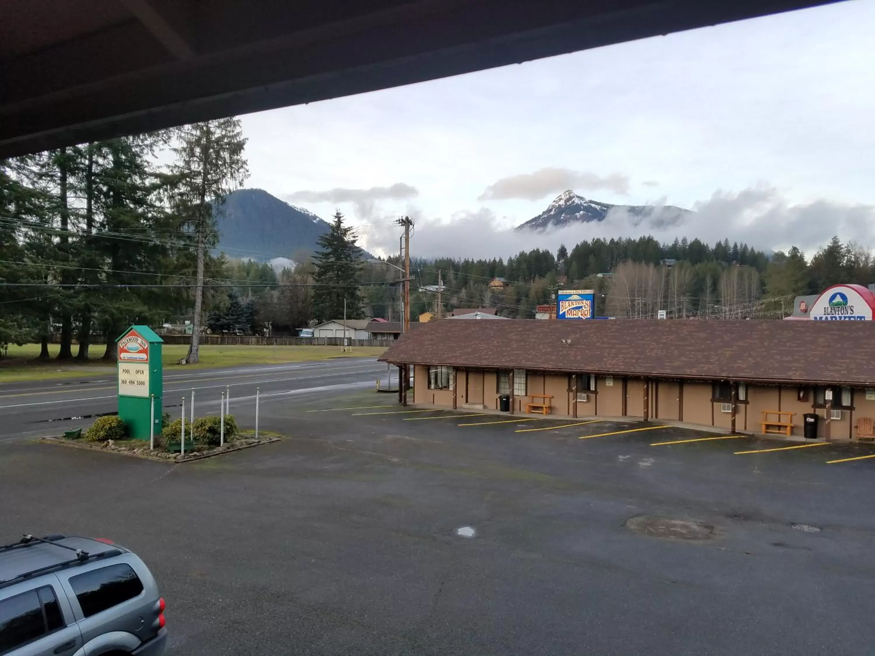 Mountain view in Packwood Inn