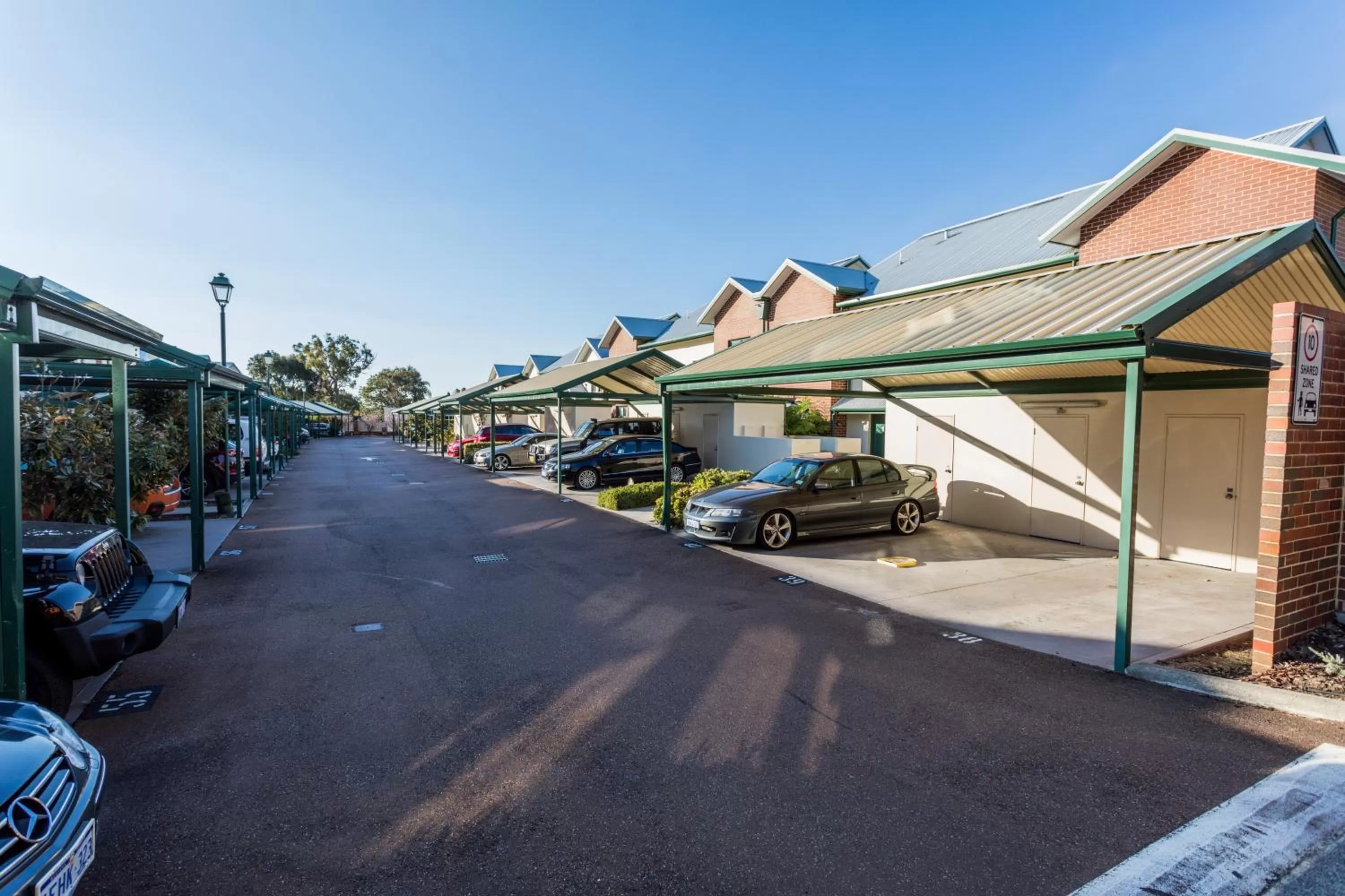 Area and facilities in Perth Ascot Central Apartment Hotel Official