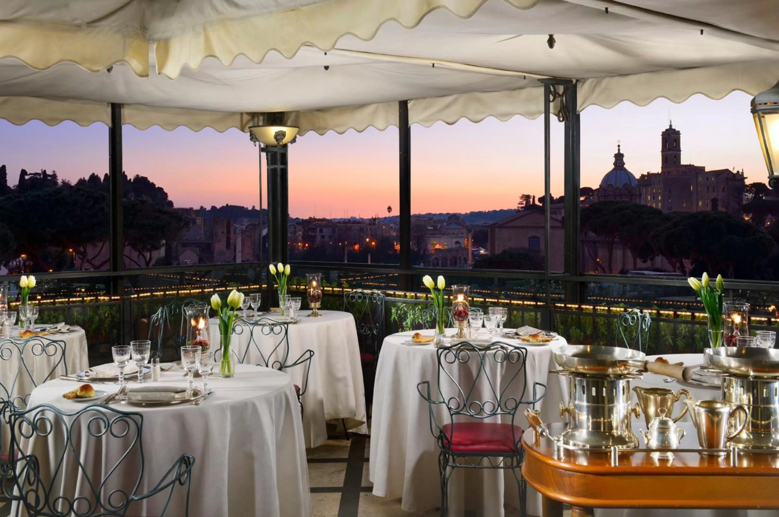 Restaurant/places to eat in Hotel Forum