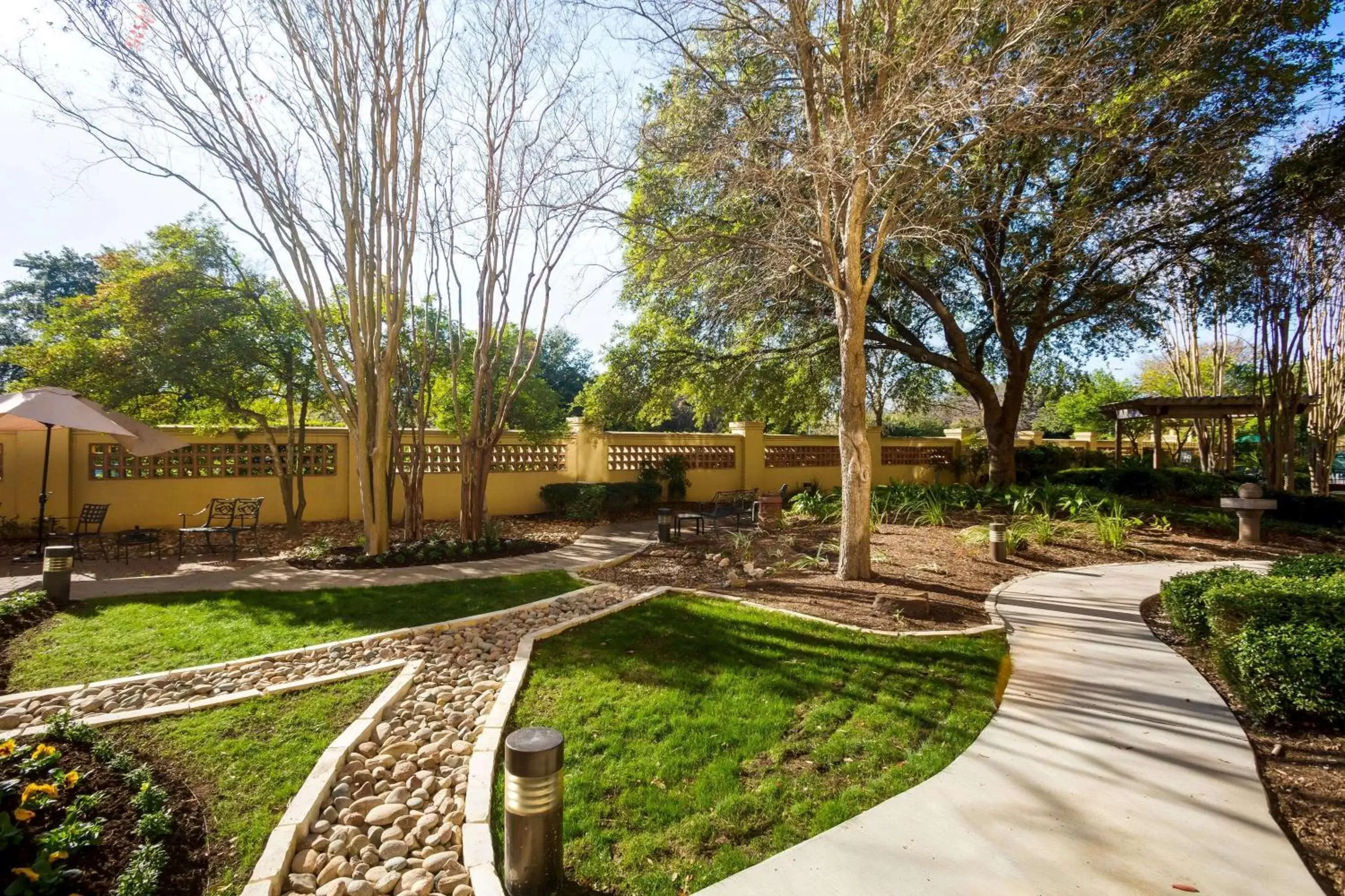 Garden in La Quinta by Wyndham Austin Southwest