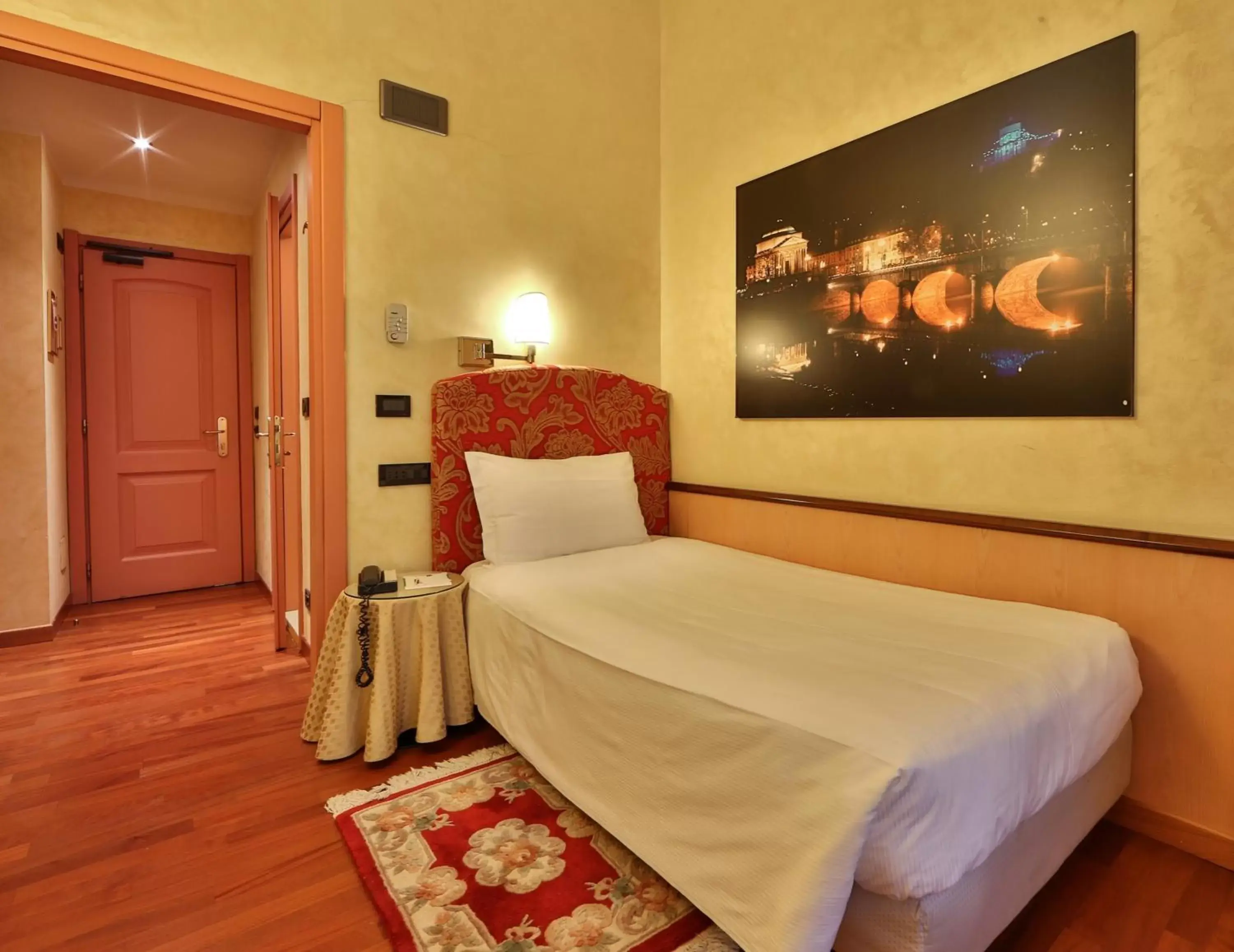 Classic Single Room in Best Western Plus Hotel Genova