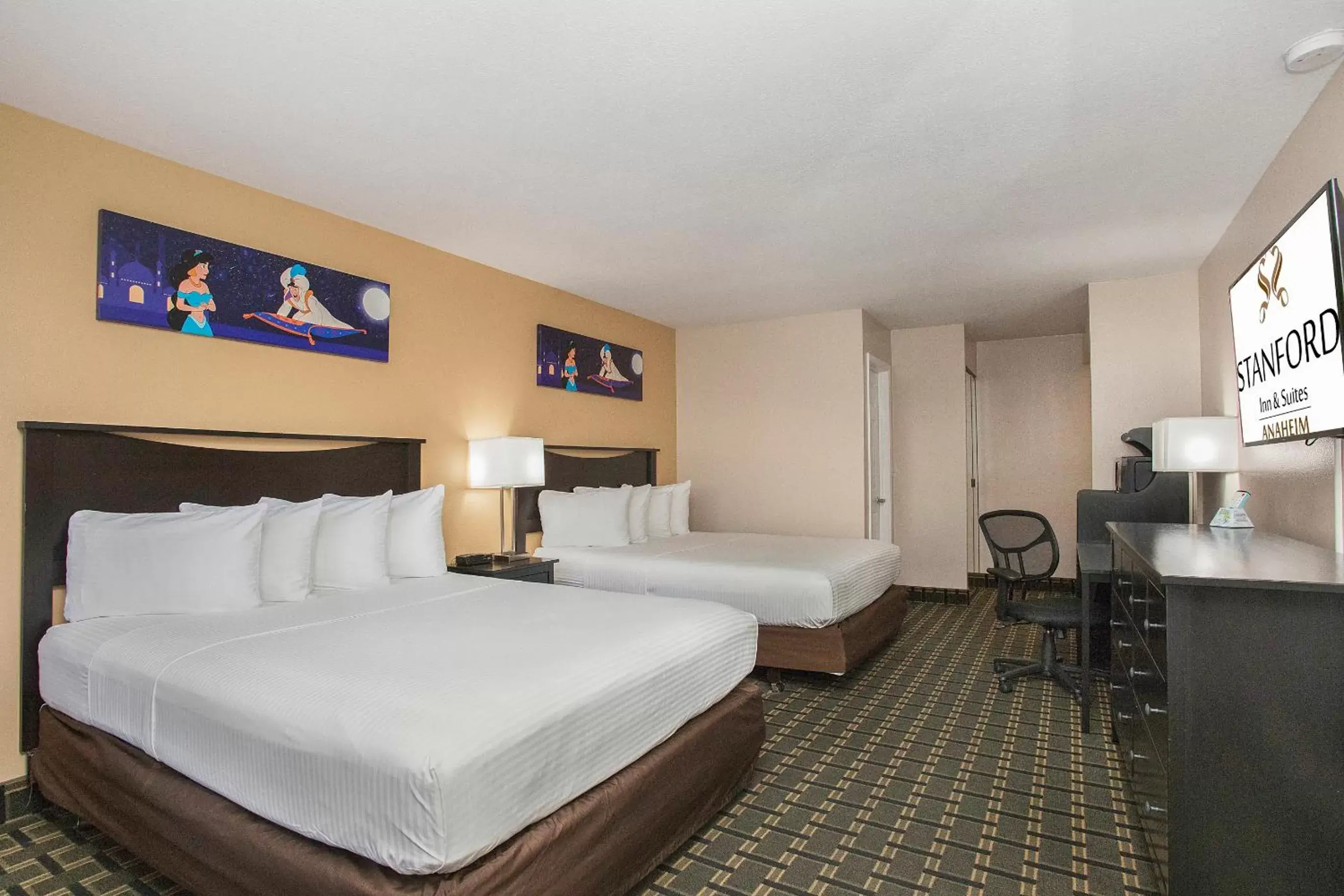 Photo of the whole room, Bed in Stanford Inn & Suites Anaheim