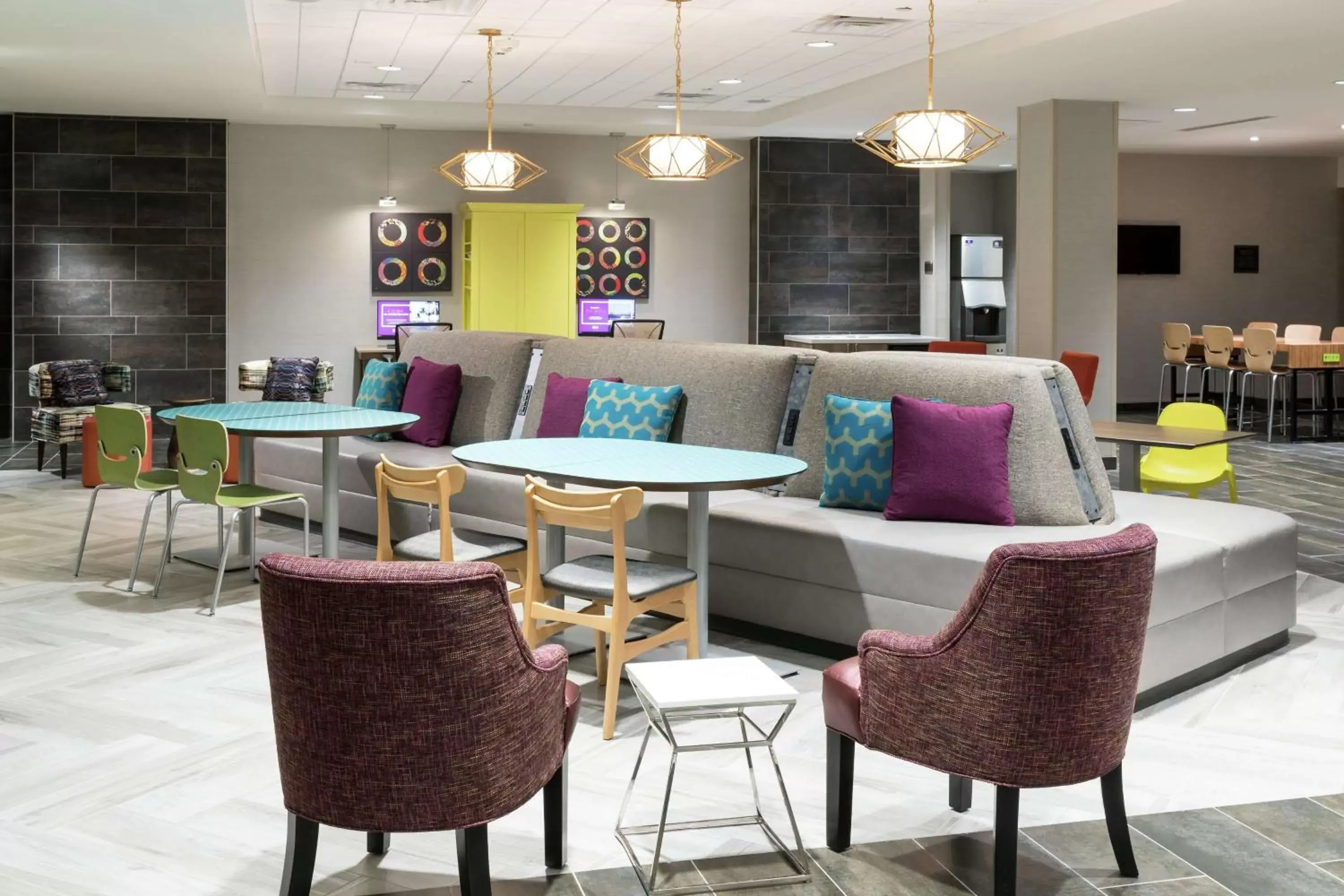 Lobby or reception, Lounge/Bar in Home2 Suites By Hilton Jacksonville Airport