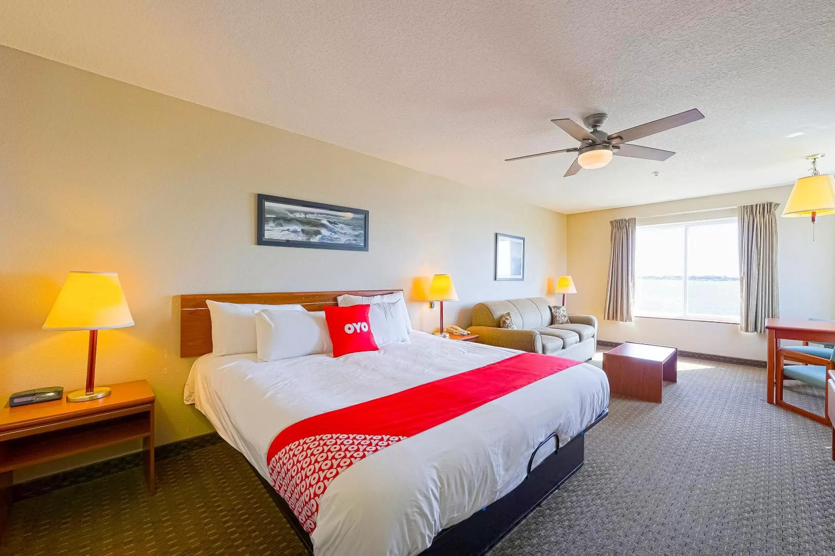 Bedroom, Bed in Siletz Bay Beachfront Hotel by OYO Lincoln City