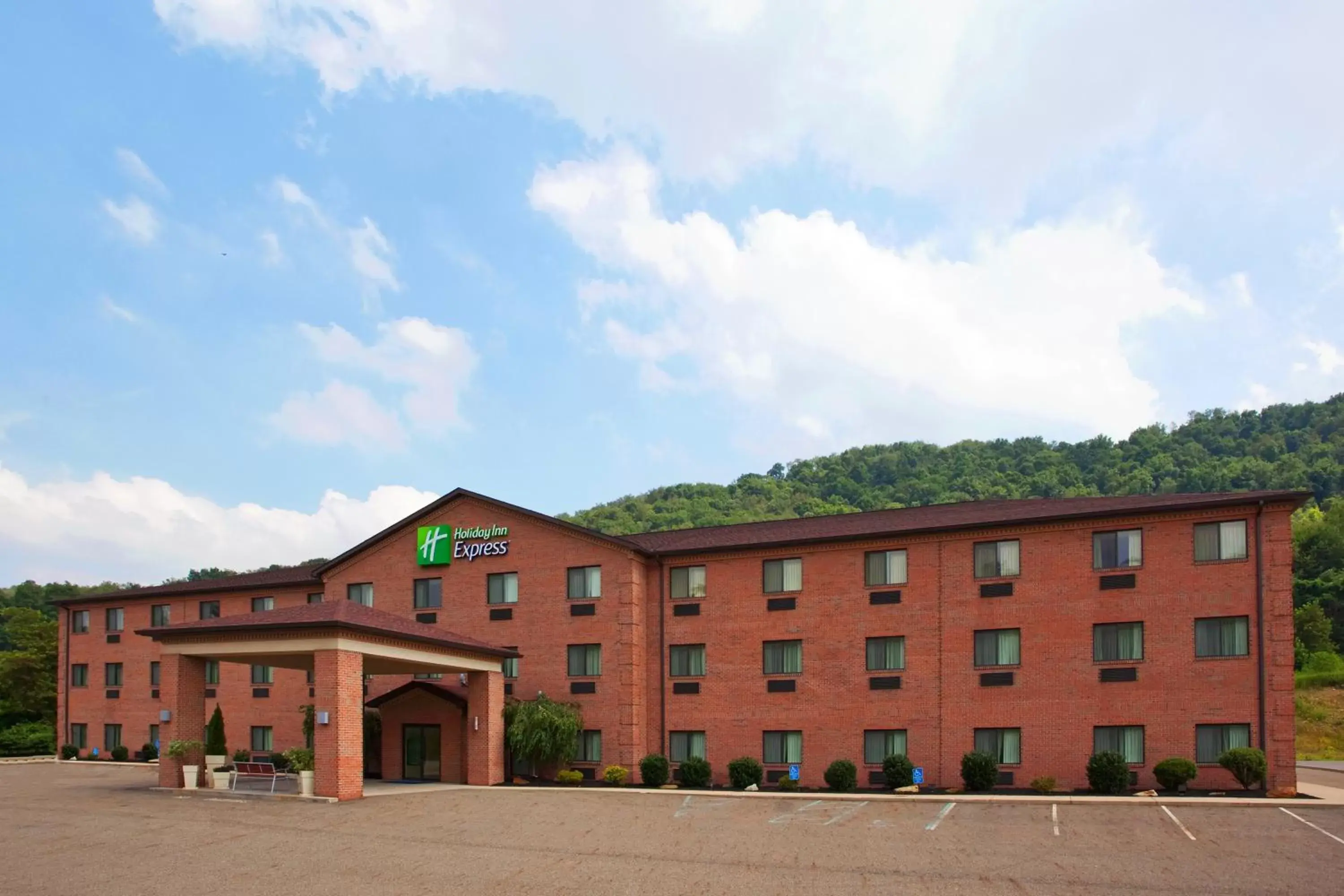 Property Building in Holiday Inn Express - Newell-Chester WV, an IHG Hotel