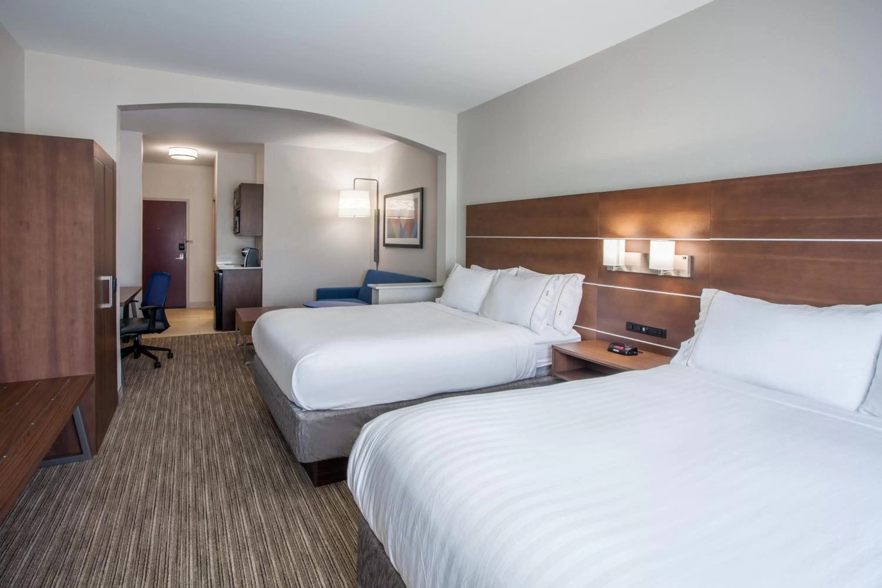 Photo of the whole room, Bed in Holiday Inn Express & Suites Texarkana by IHG
