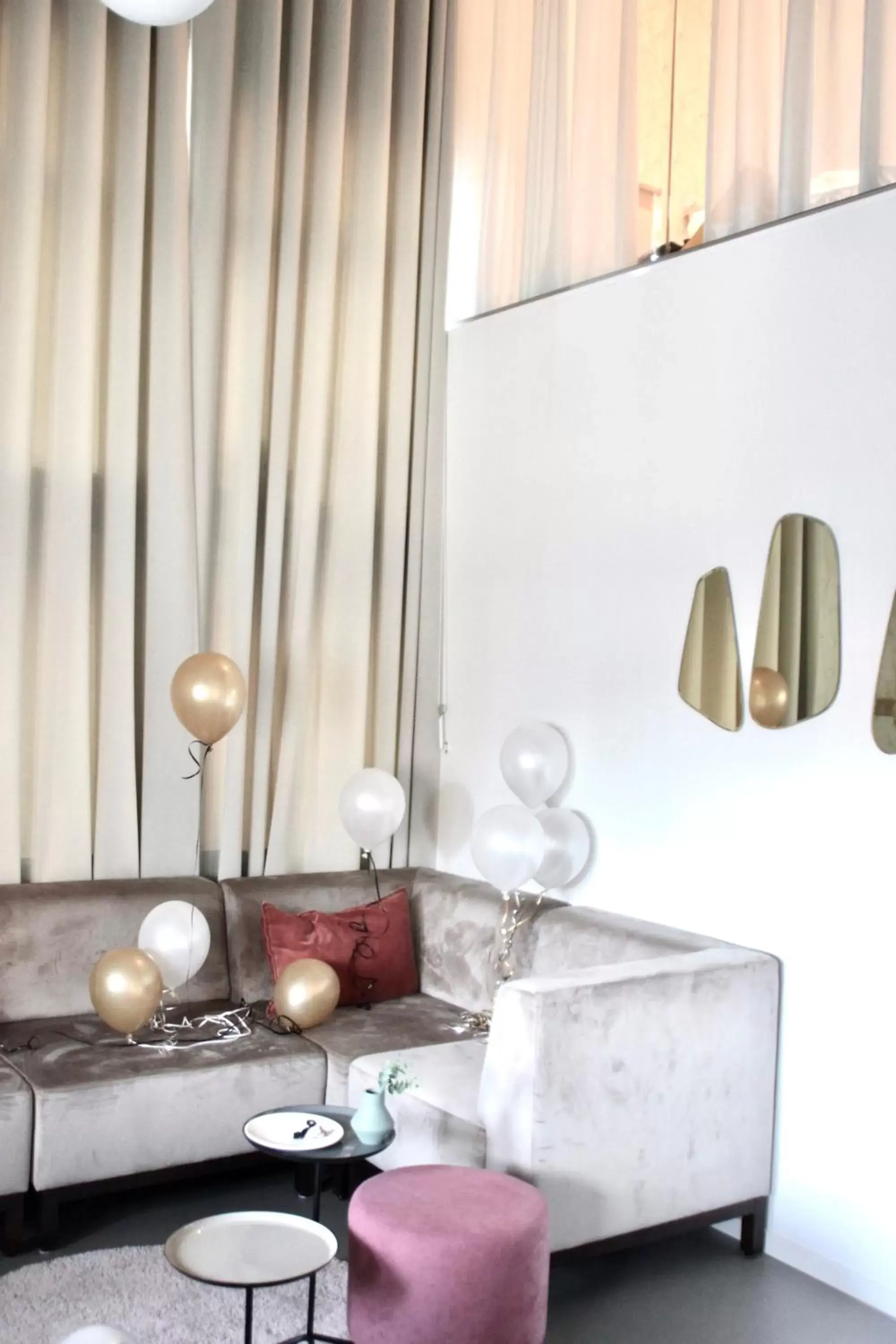 Seating area, Bathroom in The Anthony Hotel