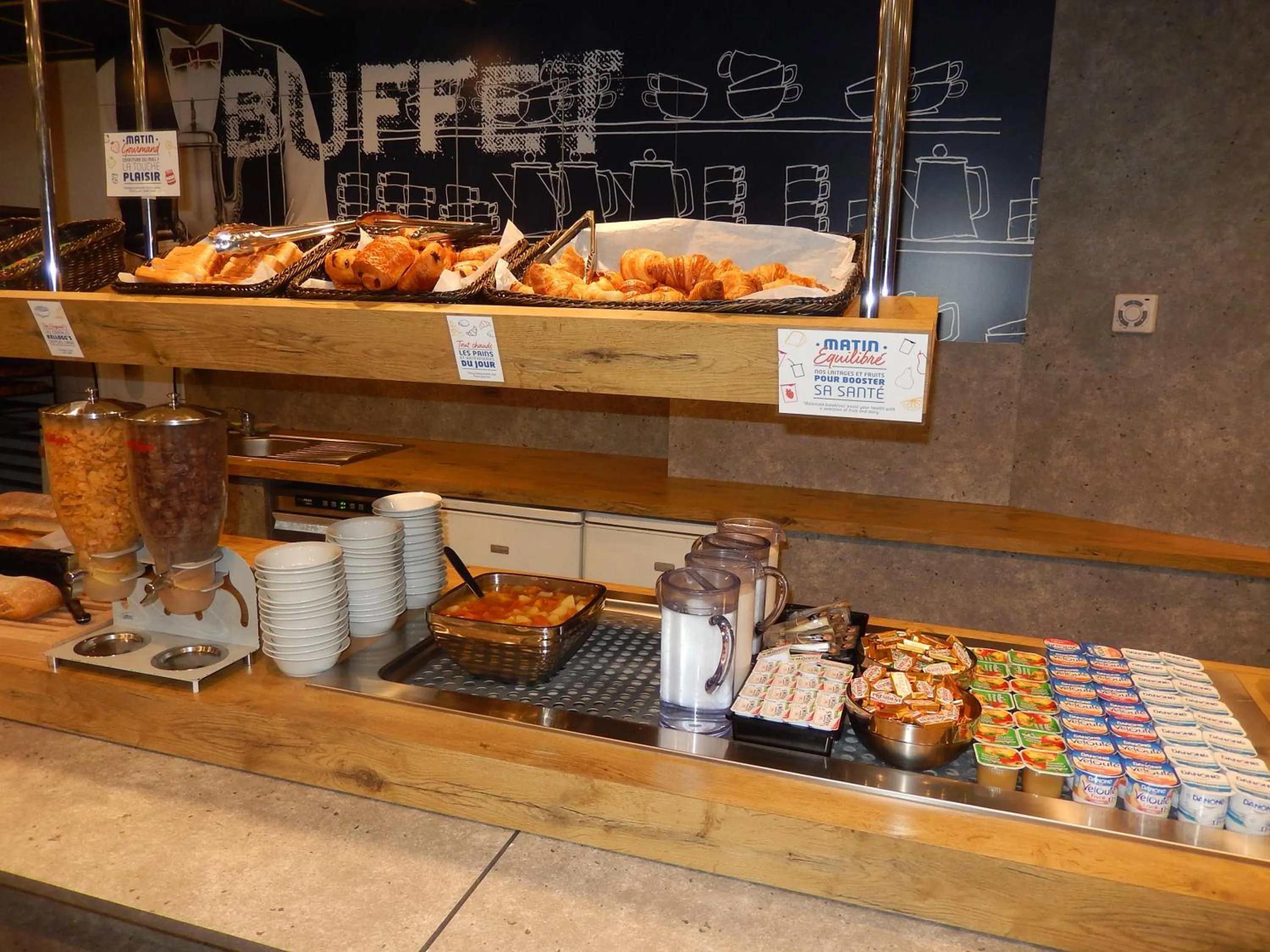 Restaurant/places to eat in ibis budget Paris Porte d'Italie Est