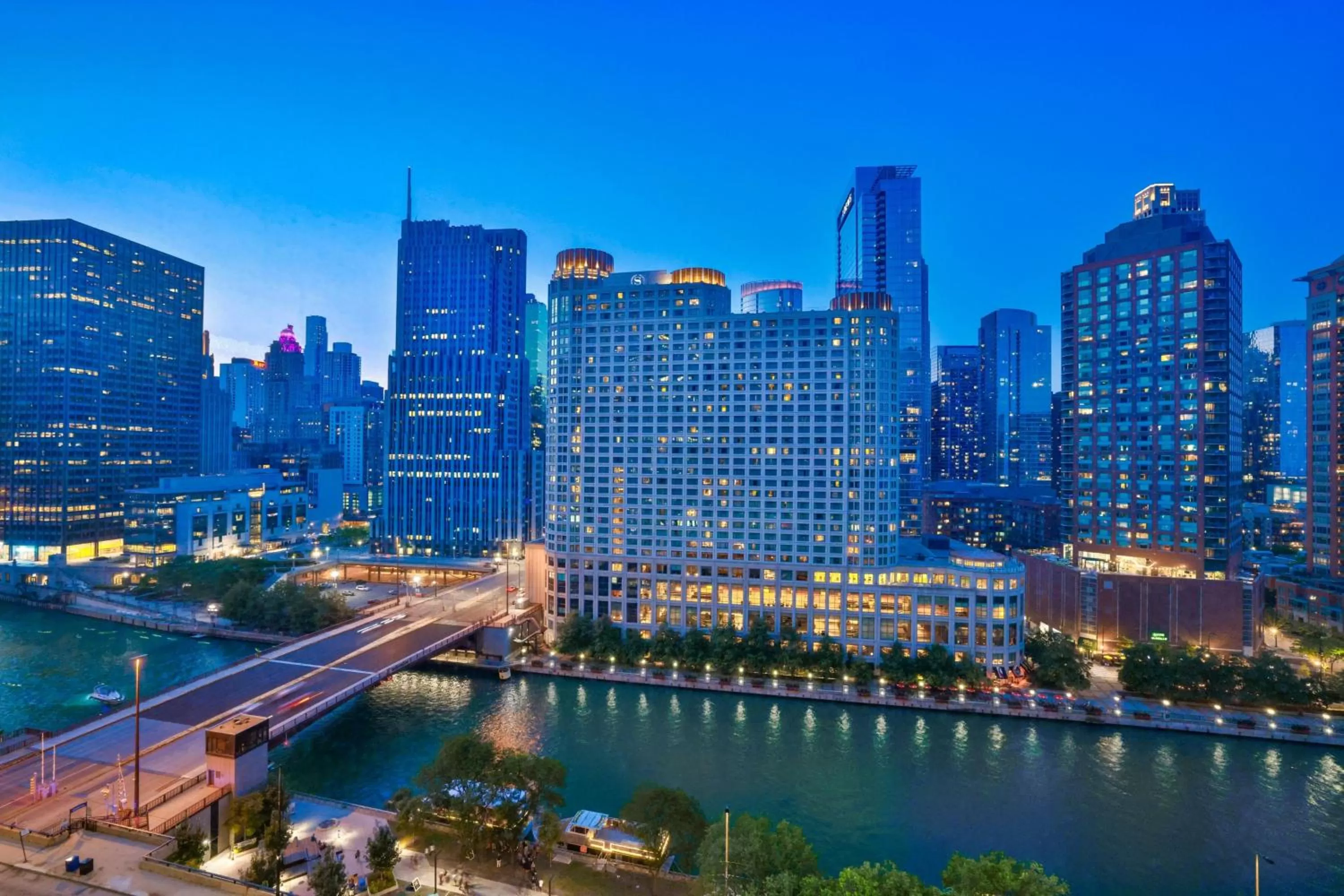 Property building in Sheraton Grand Chicago Riverwalk