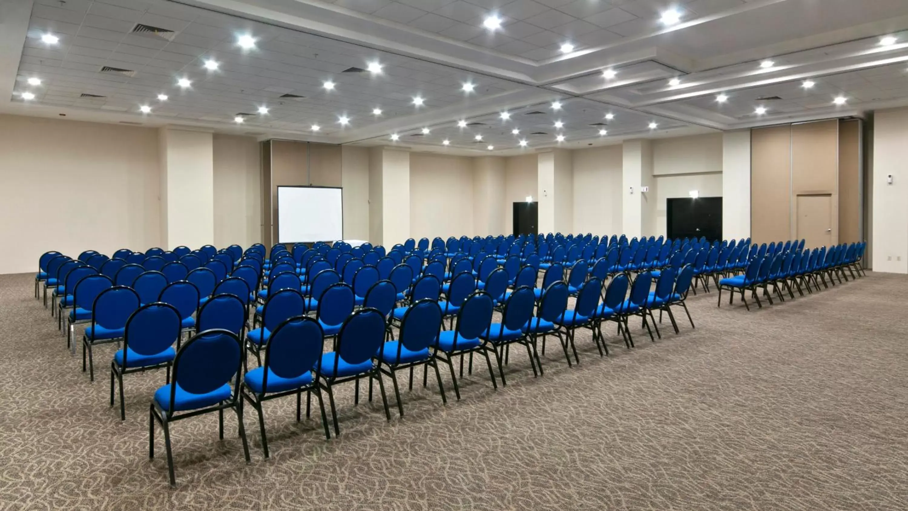 Meeting/conference room in Holiday Inn Express Ciudad Del Carmen, an IHG Hotel