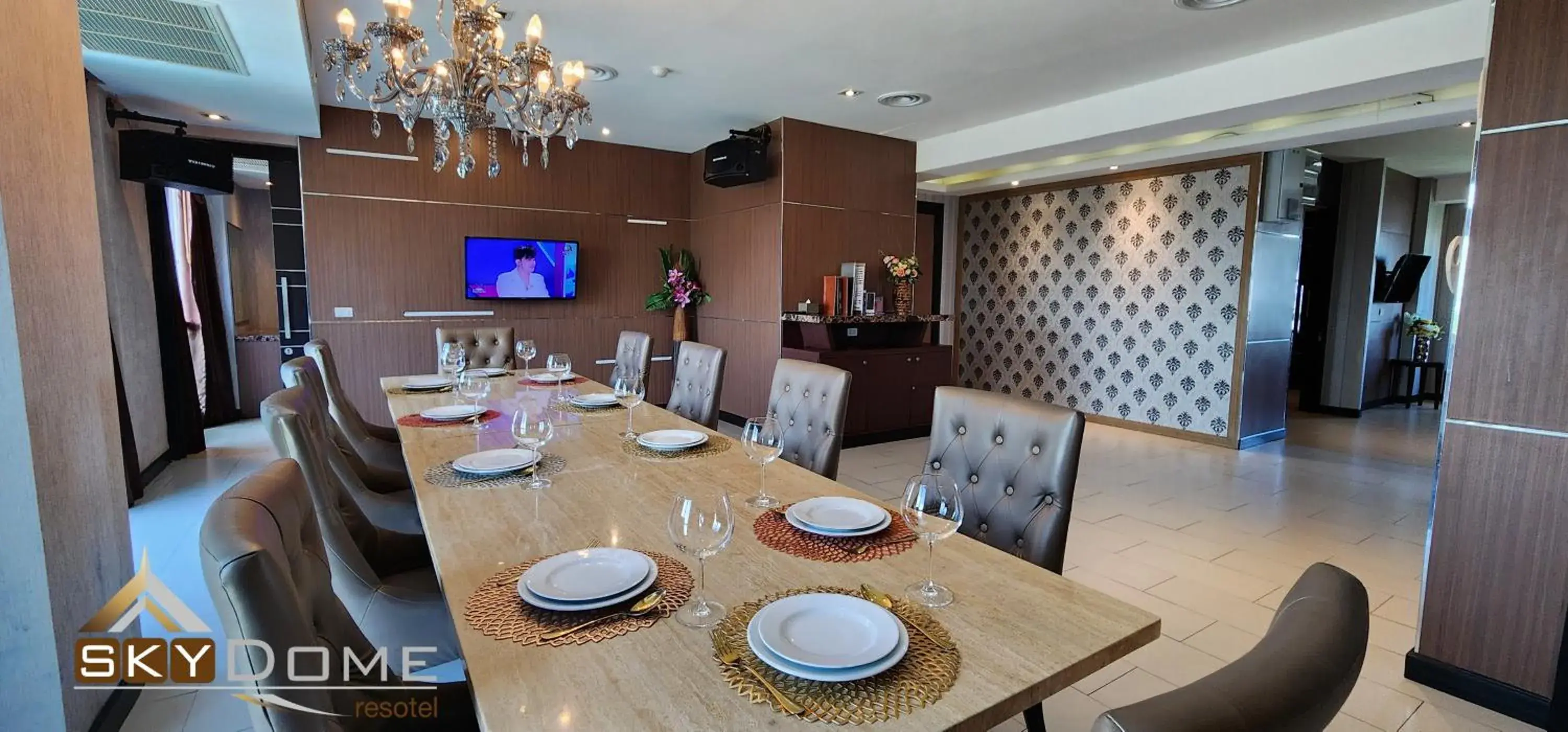 TV and multimedia, Restaurant/Places to Eat in Sky Dome Resotel