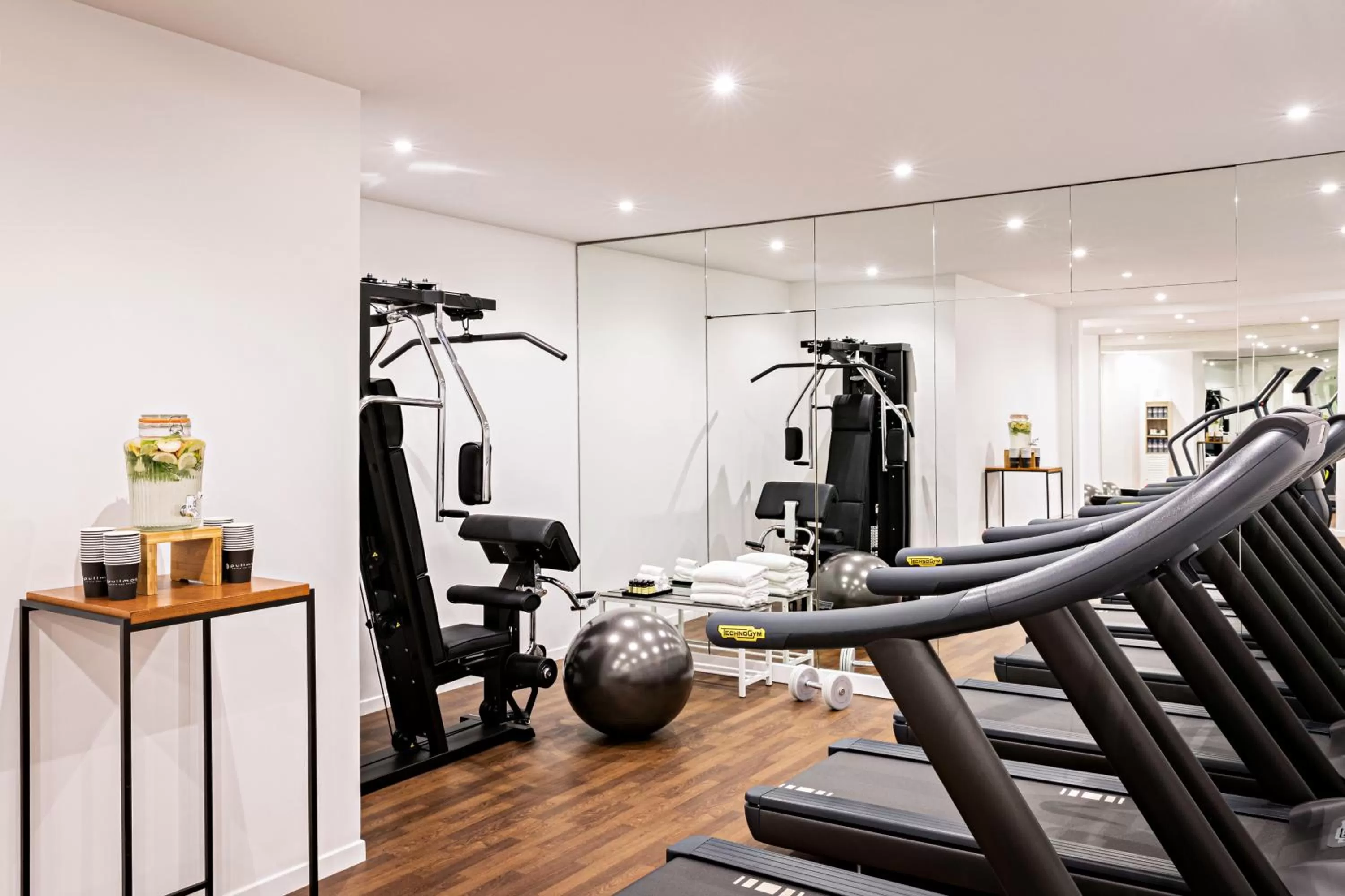 Fitness centre/facilities in Pullman Paris La Défense