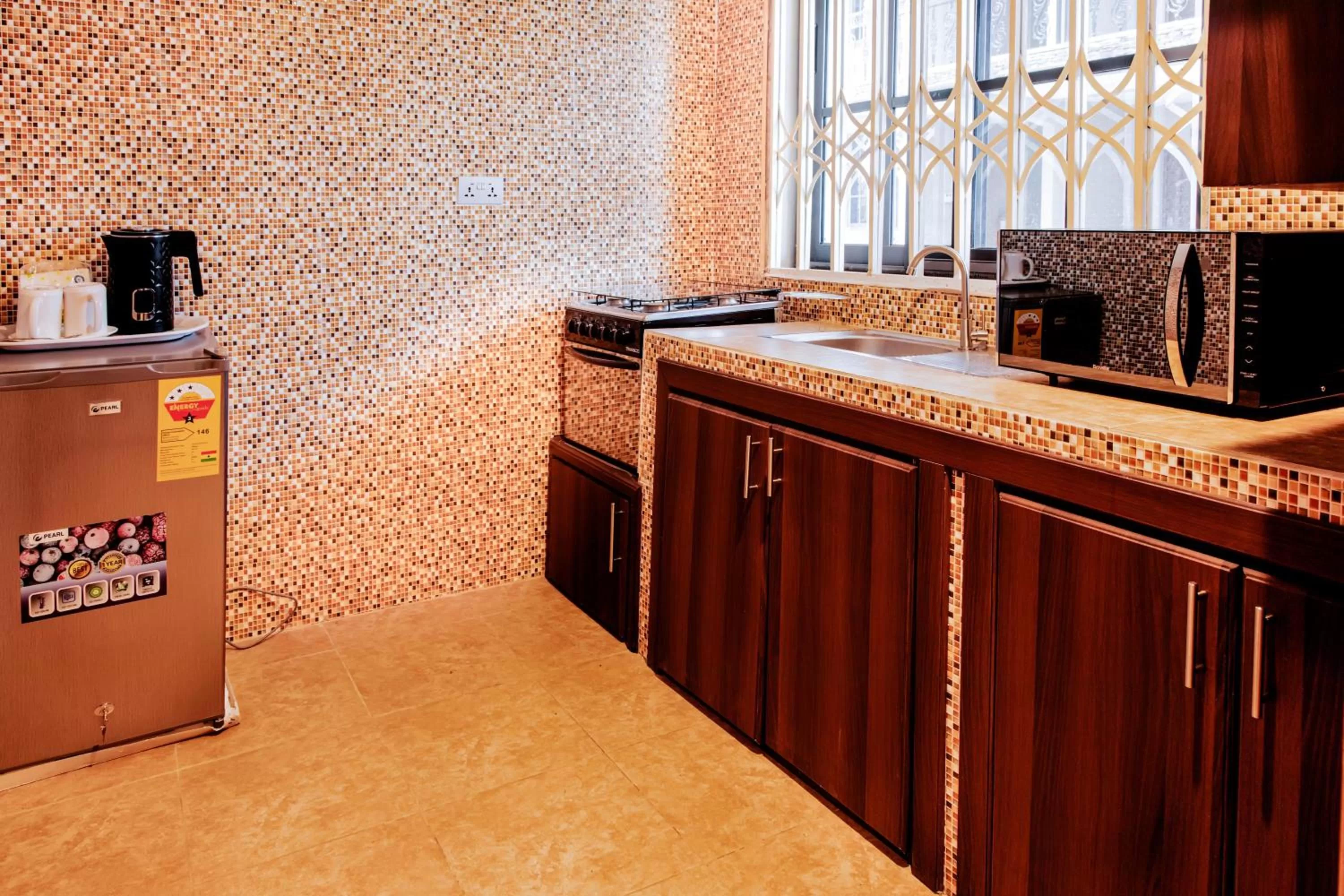 Kitchen or kitchenette in AIDEN HOMES AND APARTMENTS HOTEl