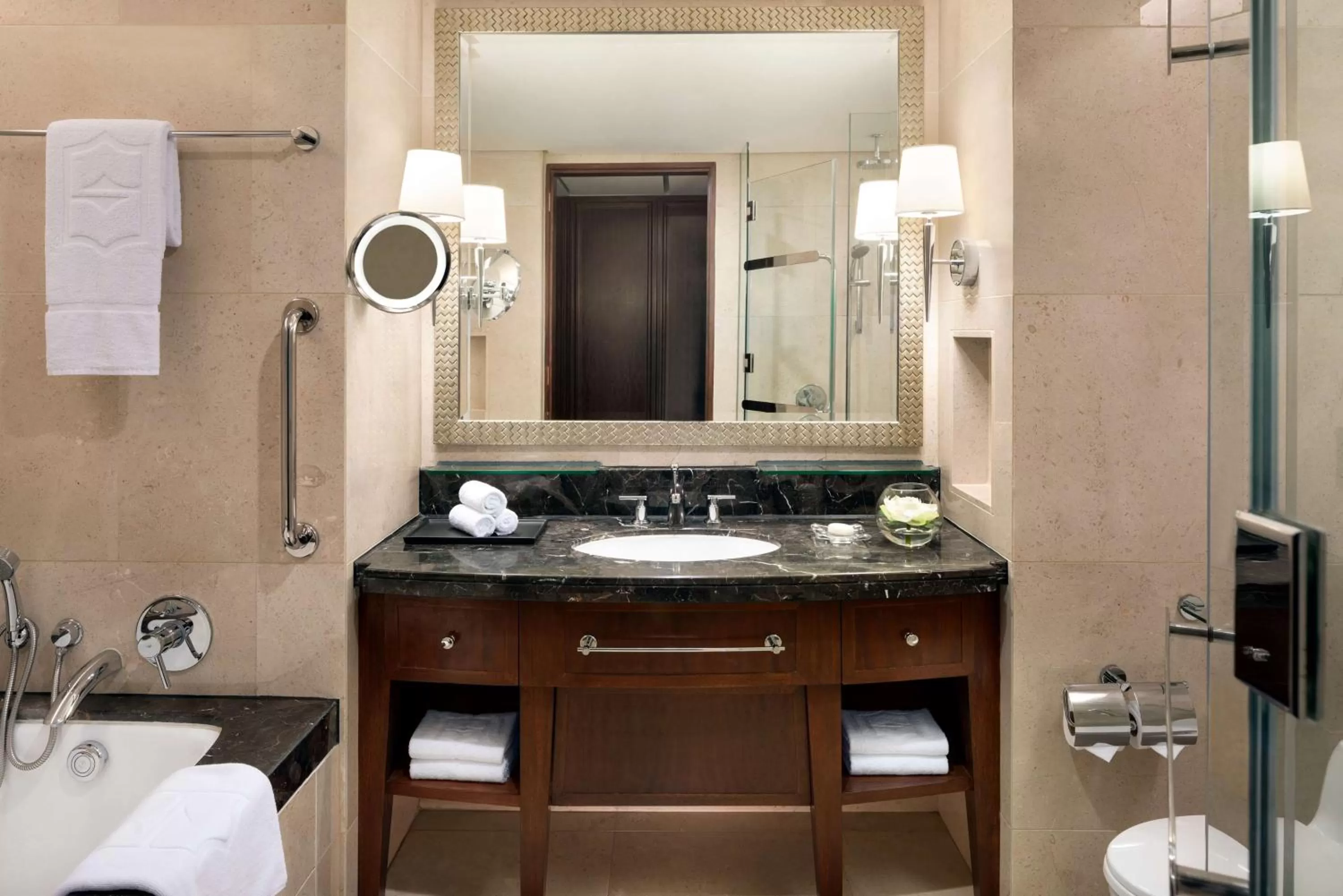 Deluxe Room King in Shangri-La Bangkok