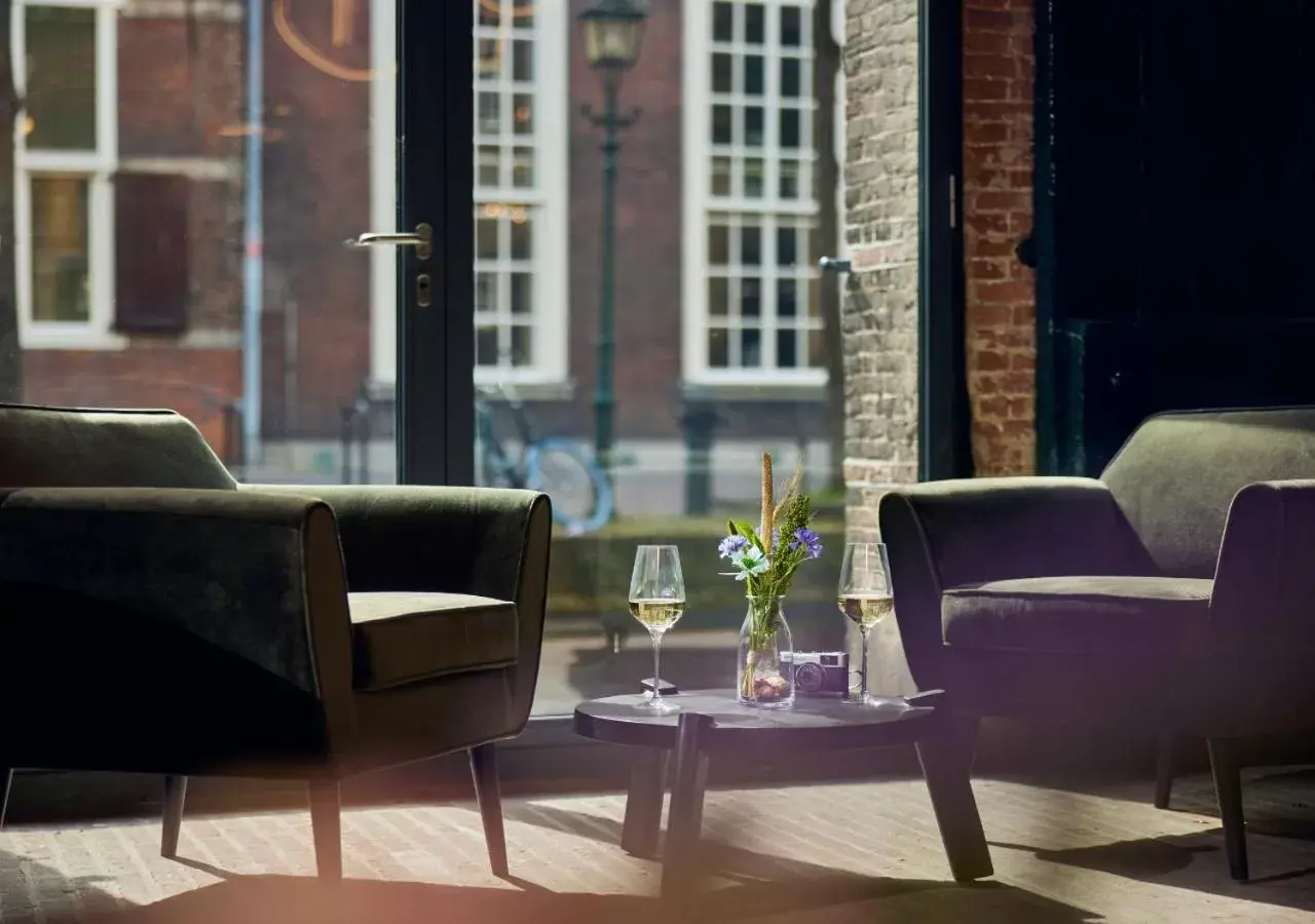 Restaurant/places to eat, Seating Area in Hotel Arsenaal Delft