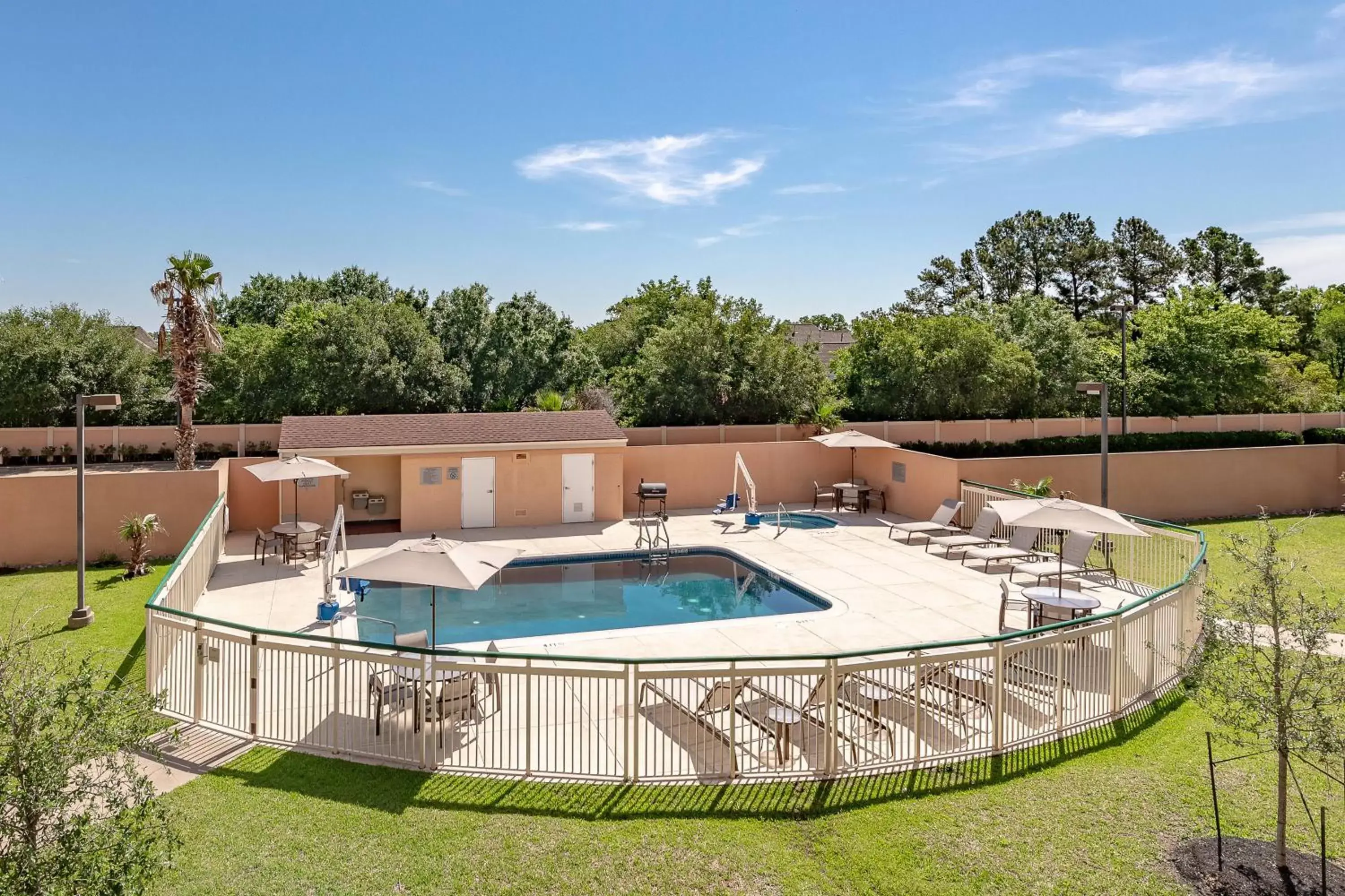 Swimming Pool in Courtyard by Marriott Bryan College Station
