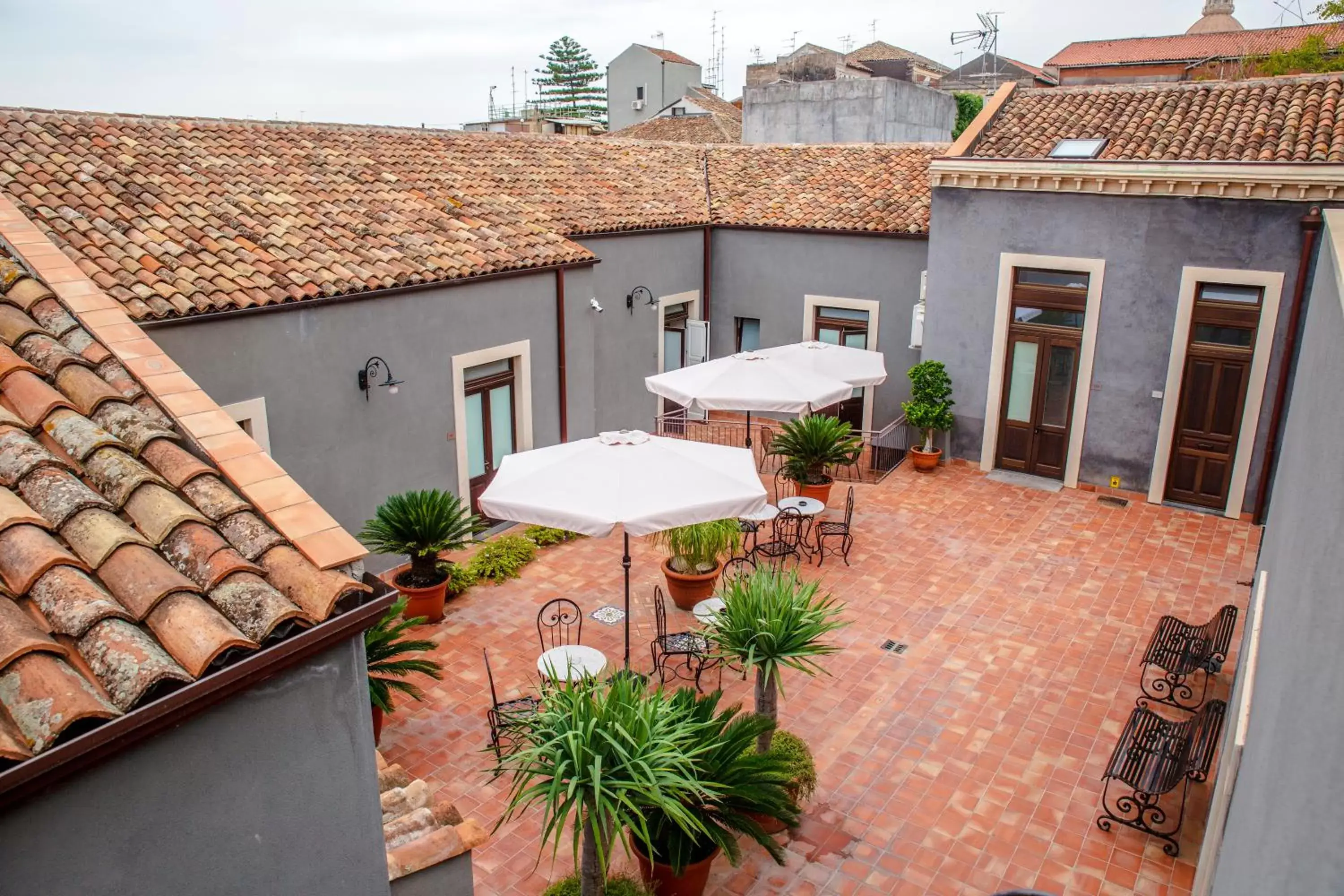 Inner courtyard view in Dimora De Mauro