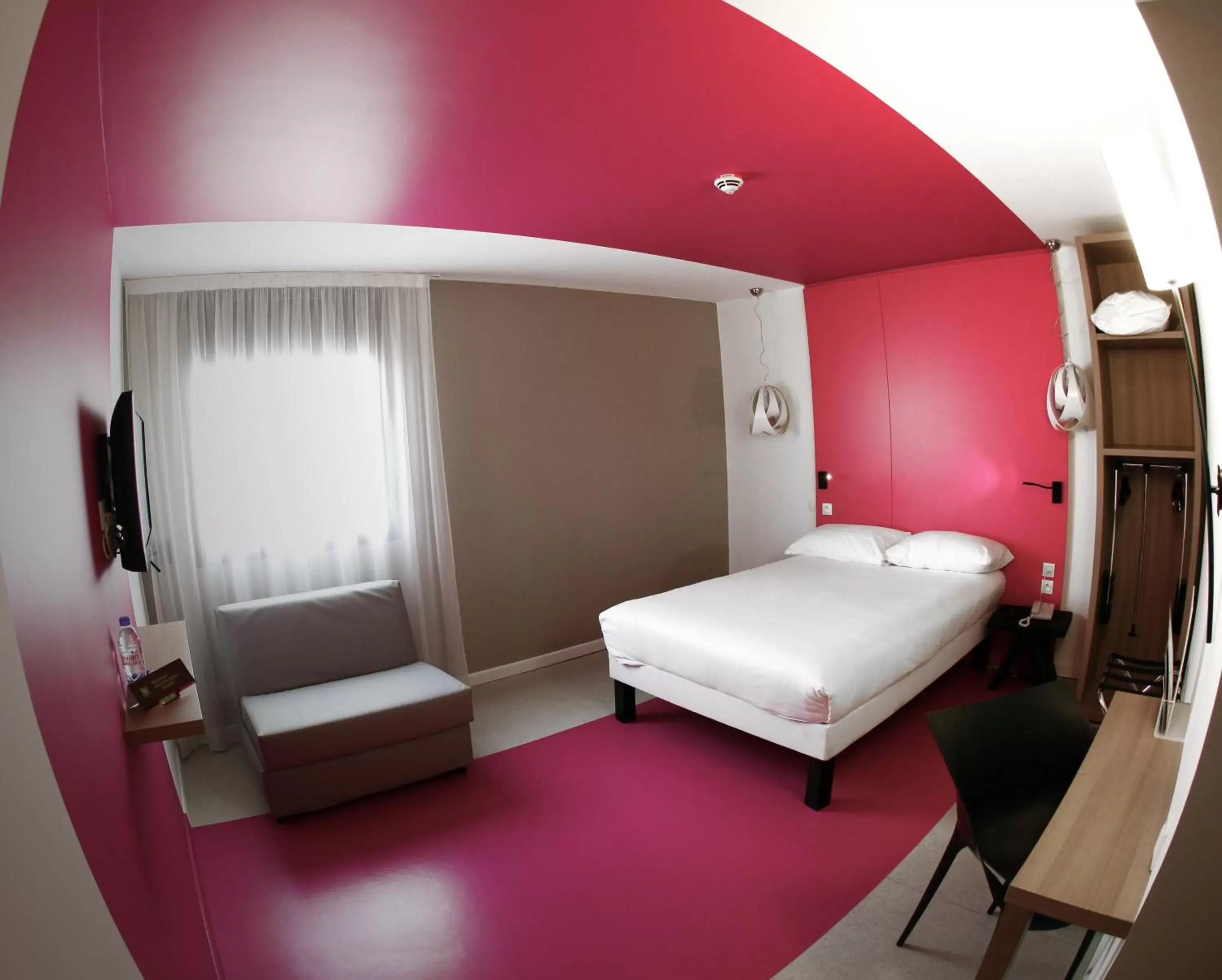 Photo of the whole room, Bed in ibis Styles Nimes Gare Centre