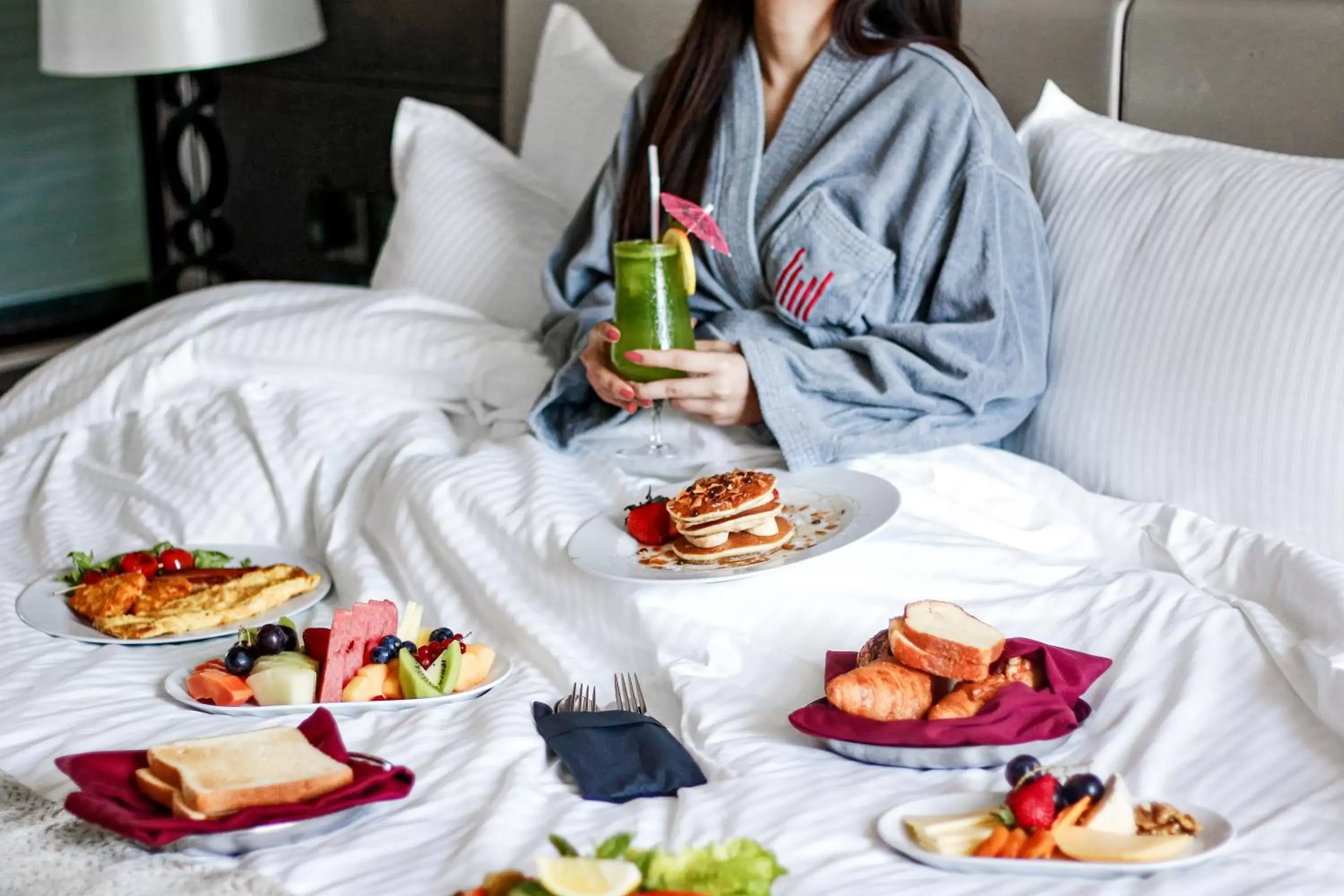 Breakfast, Bed in Millennium Plaza Doha