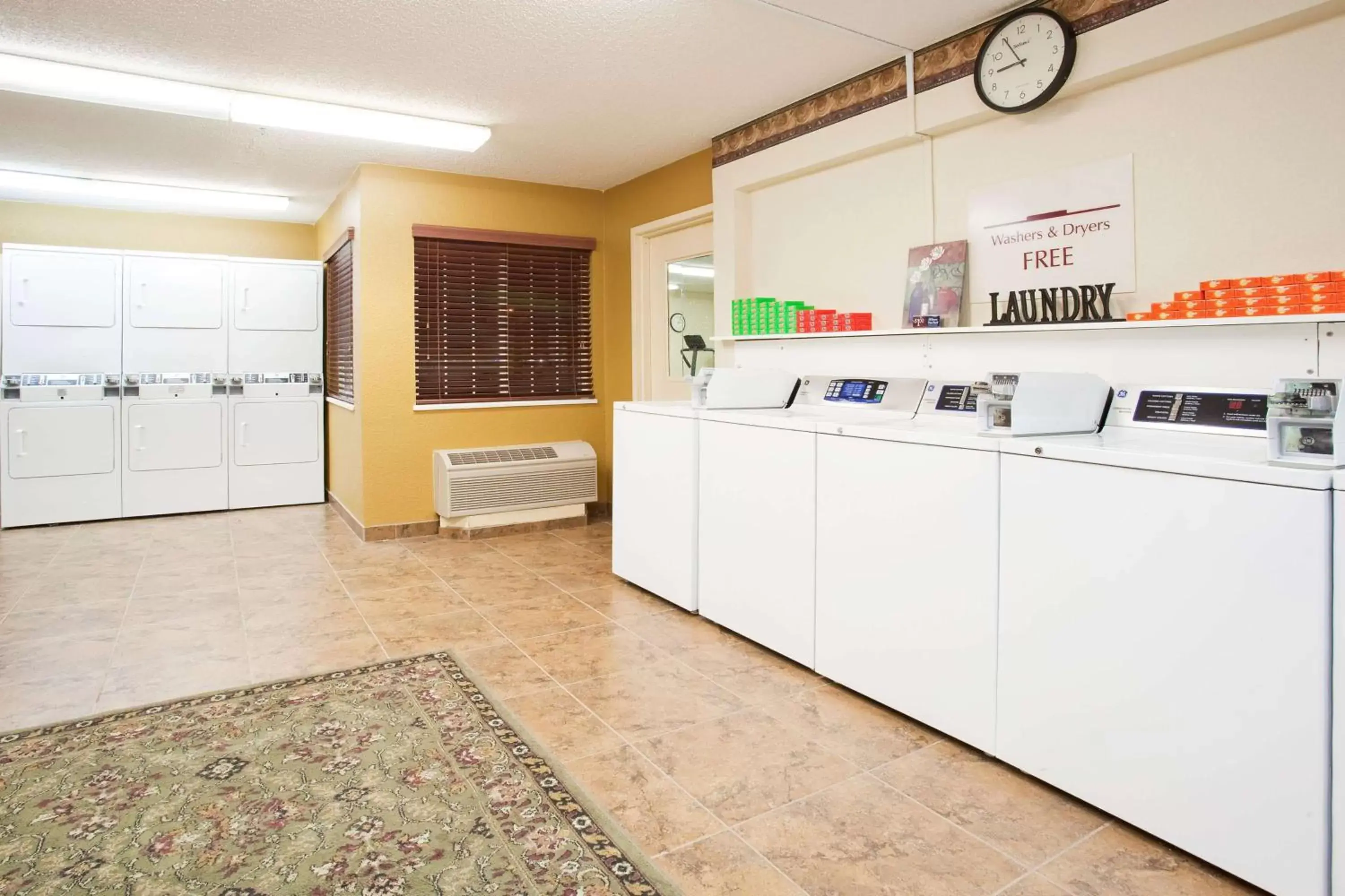 laundry, Kitchen/Kitchenette in Sonesta Simply Suites Salt Lake City Airport