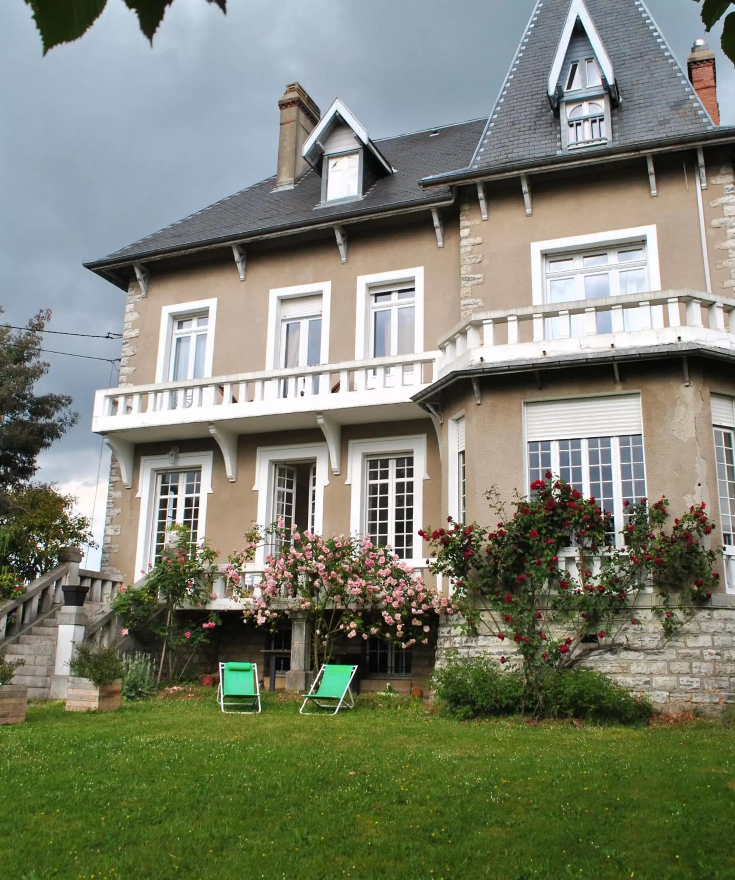 Facade/entrance, Property Building in Villa Hortebise