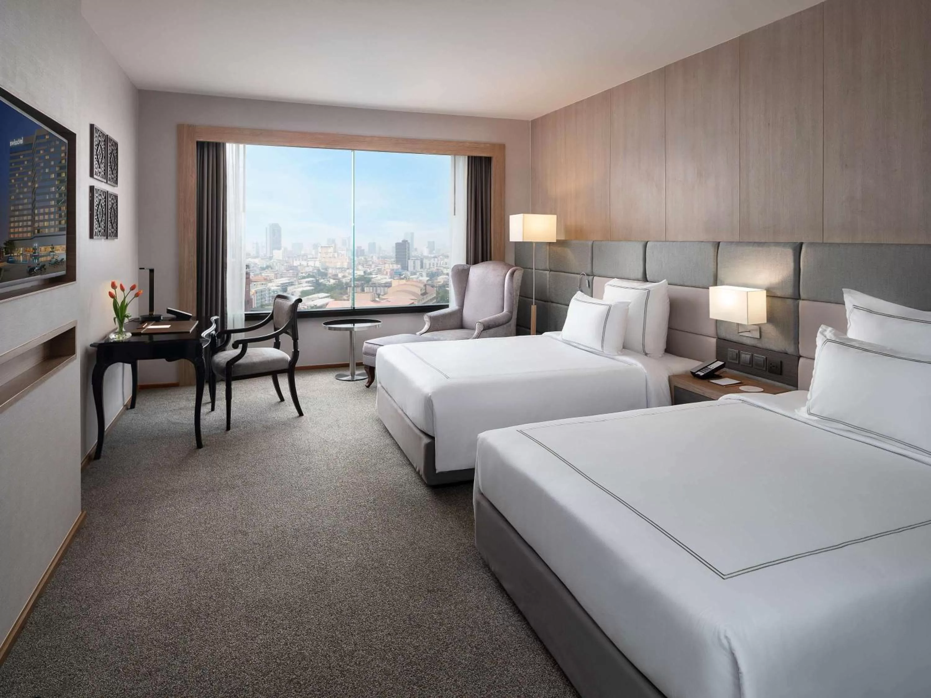 Photo of the whole room, Bed in Swissotel Bangkok Ratchada