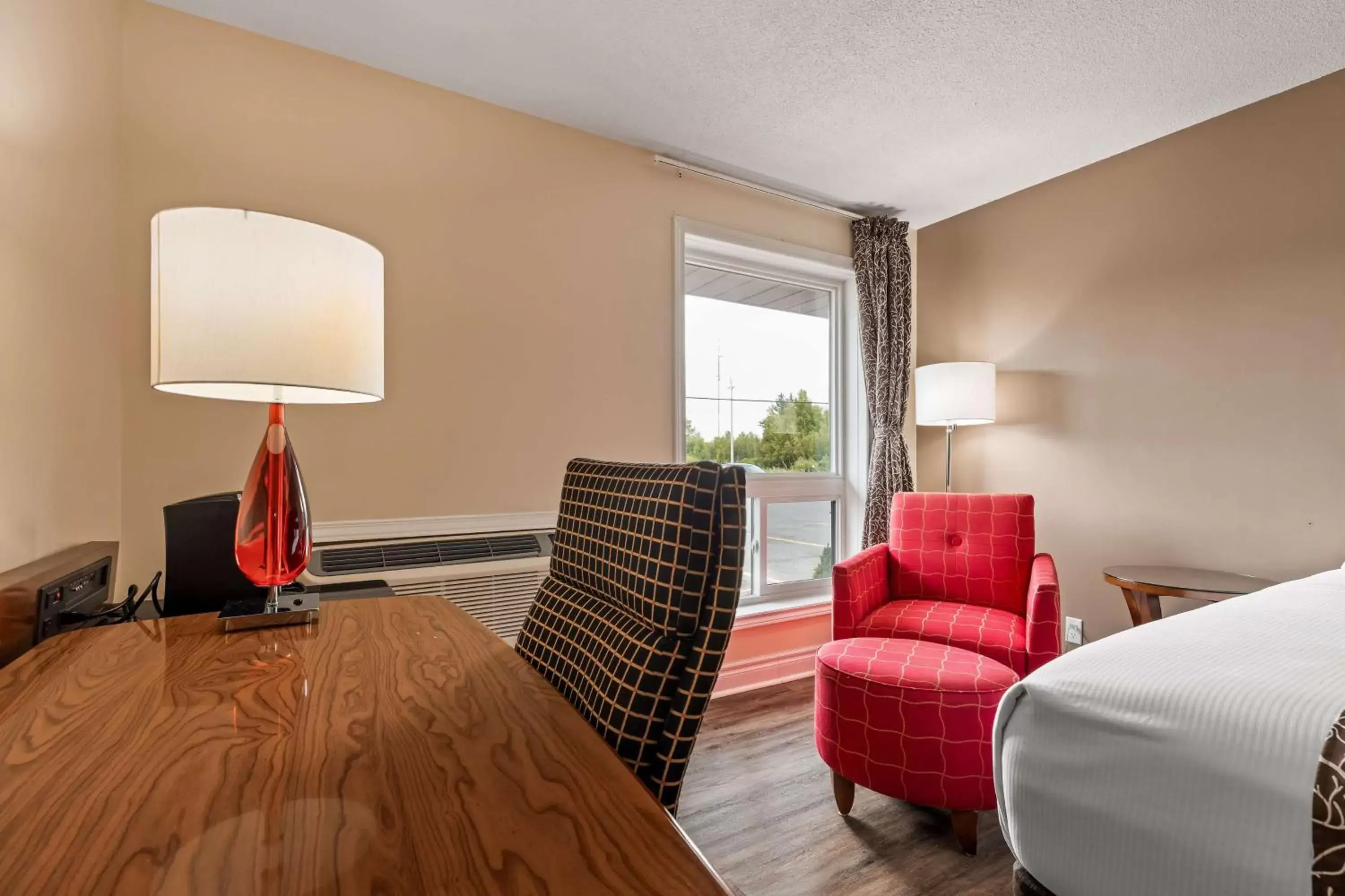 Photo of the whole room, Seating Area in SureStay Hotel by Best Western Kemptville