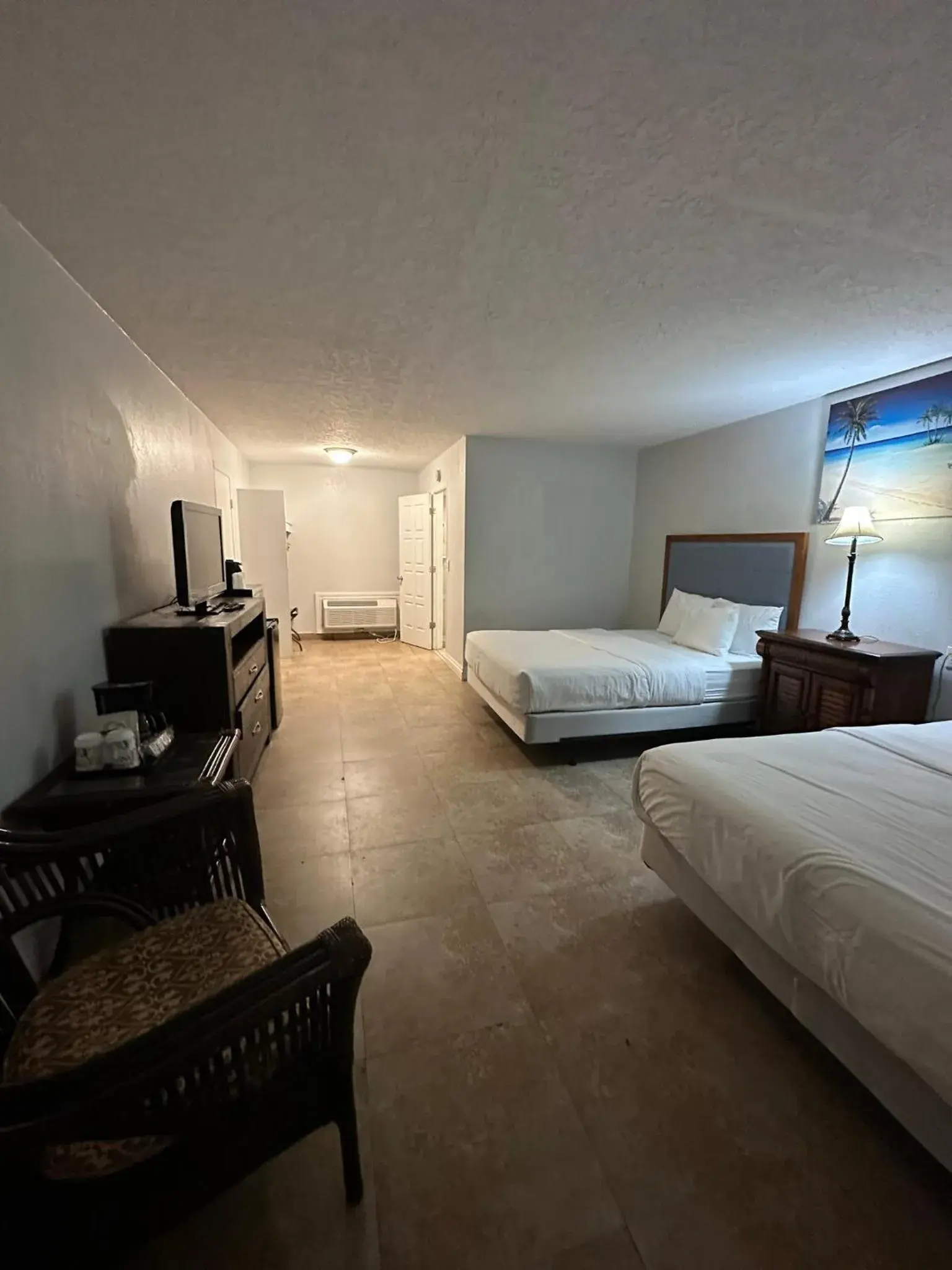Bedroom, TV/Entertainment Center in Tahitian Inn Boutique Hotel Tampa