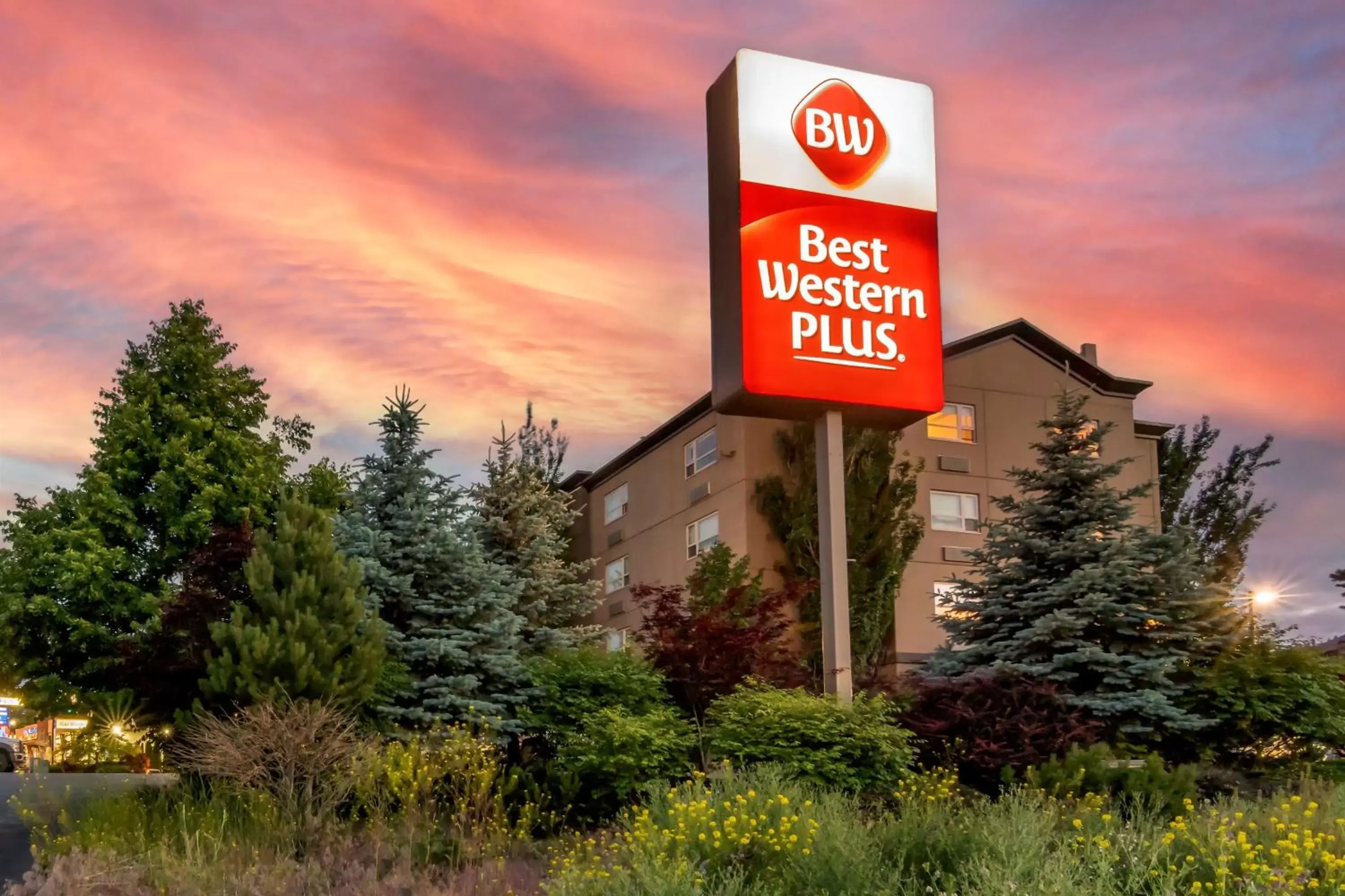 Property Building in Best Western Plus Kamloops Hotel