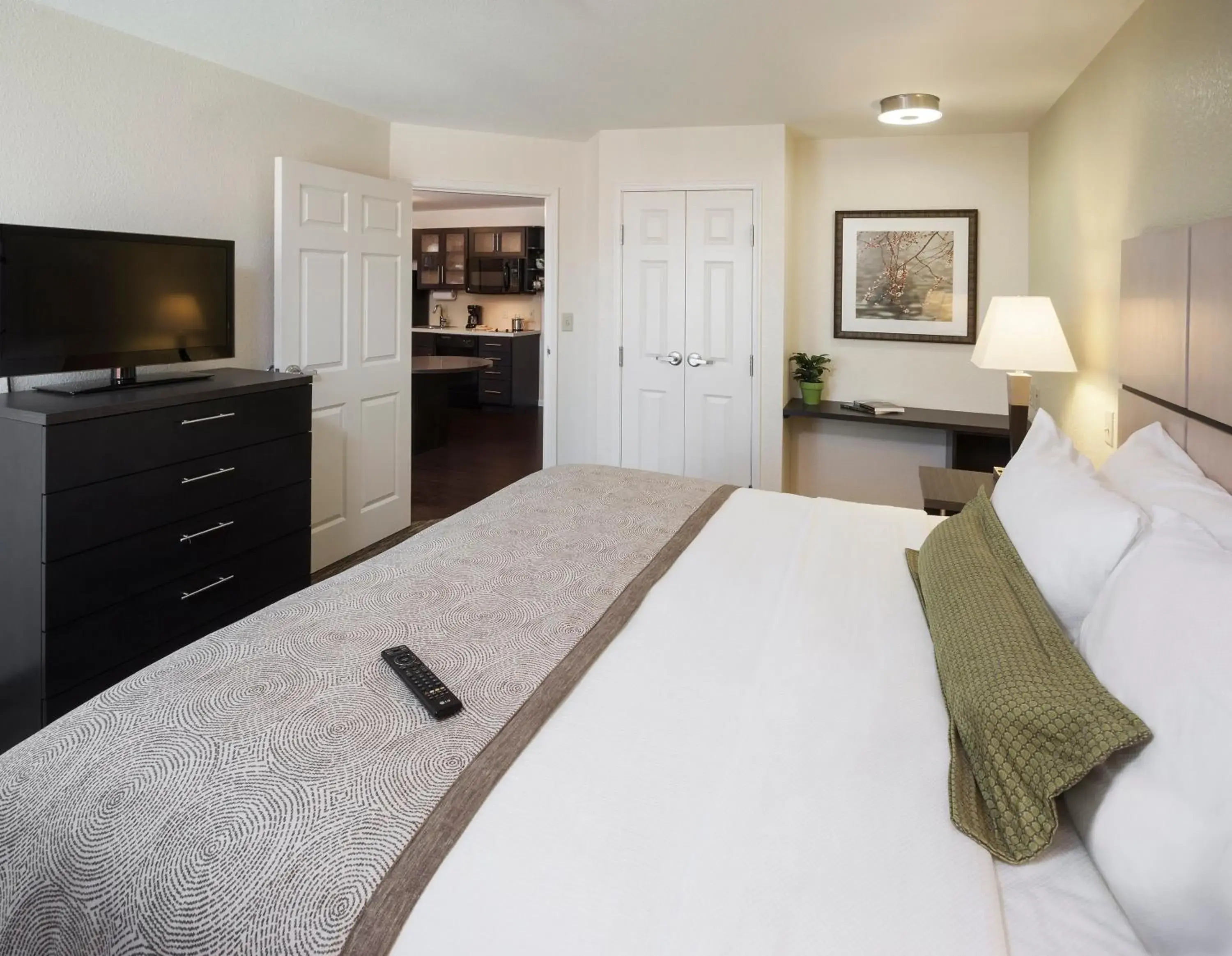 Photo of the whole room, Bed in Candlewood Suites - Austin Airport, an IHG Hotel