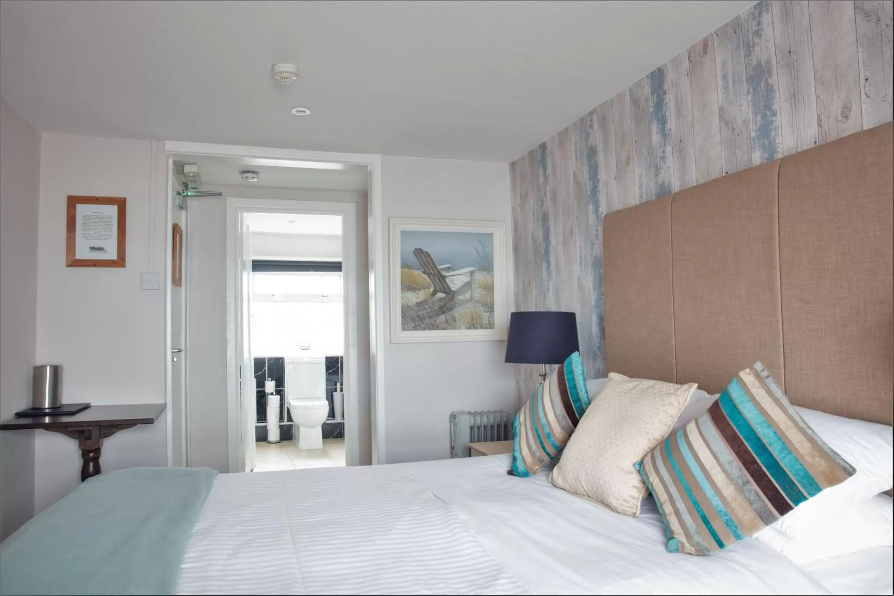 Bed in The Two Lifeboats Bed in The Two Lifeboats