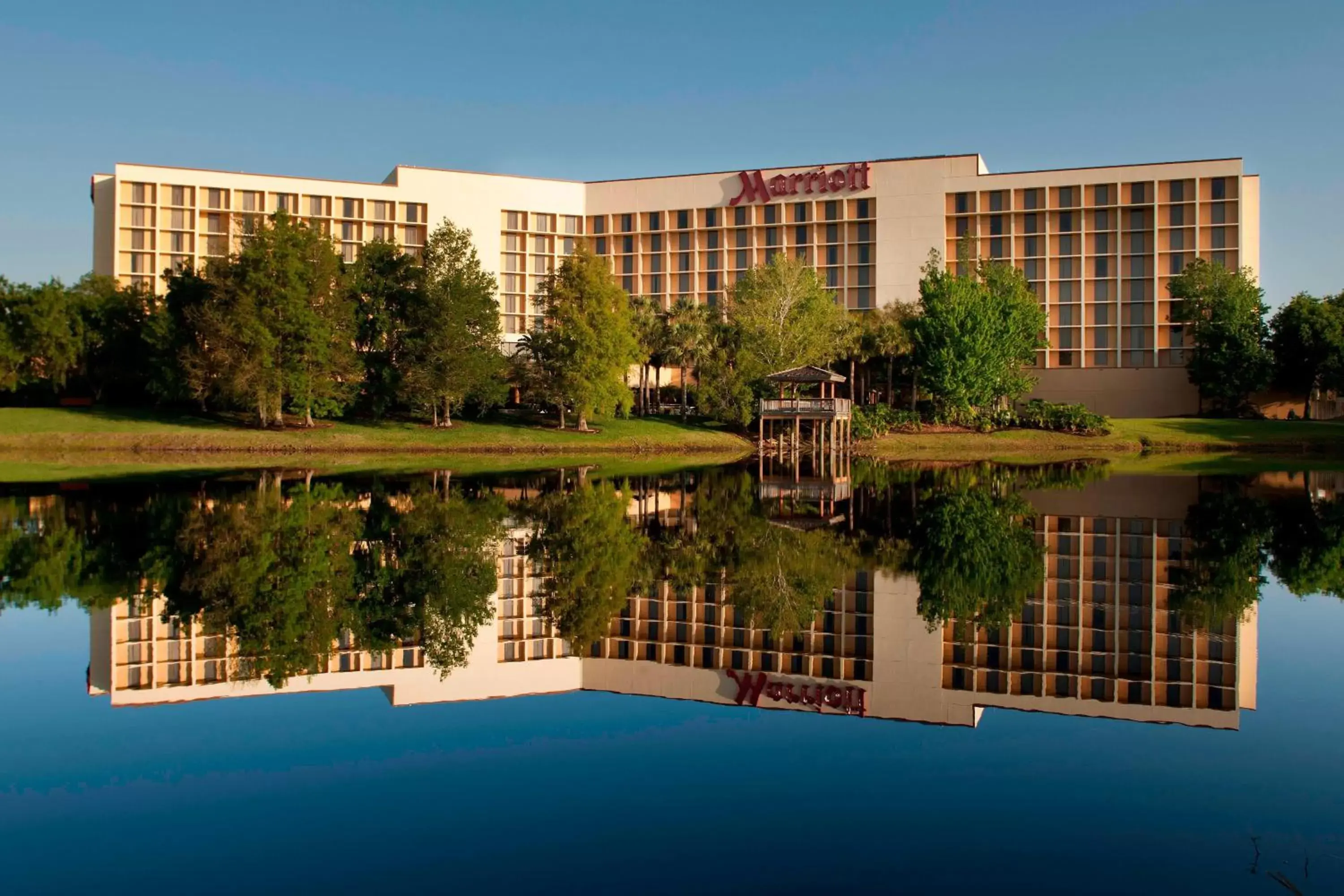 Property building, Swimming Pool in Marriott Orlando Airport Lakeside