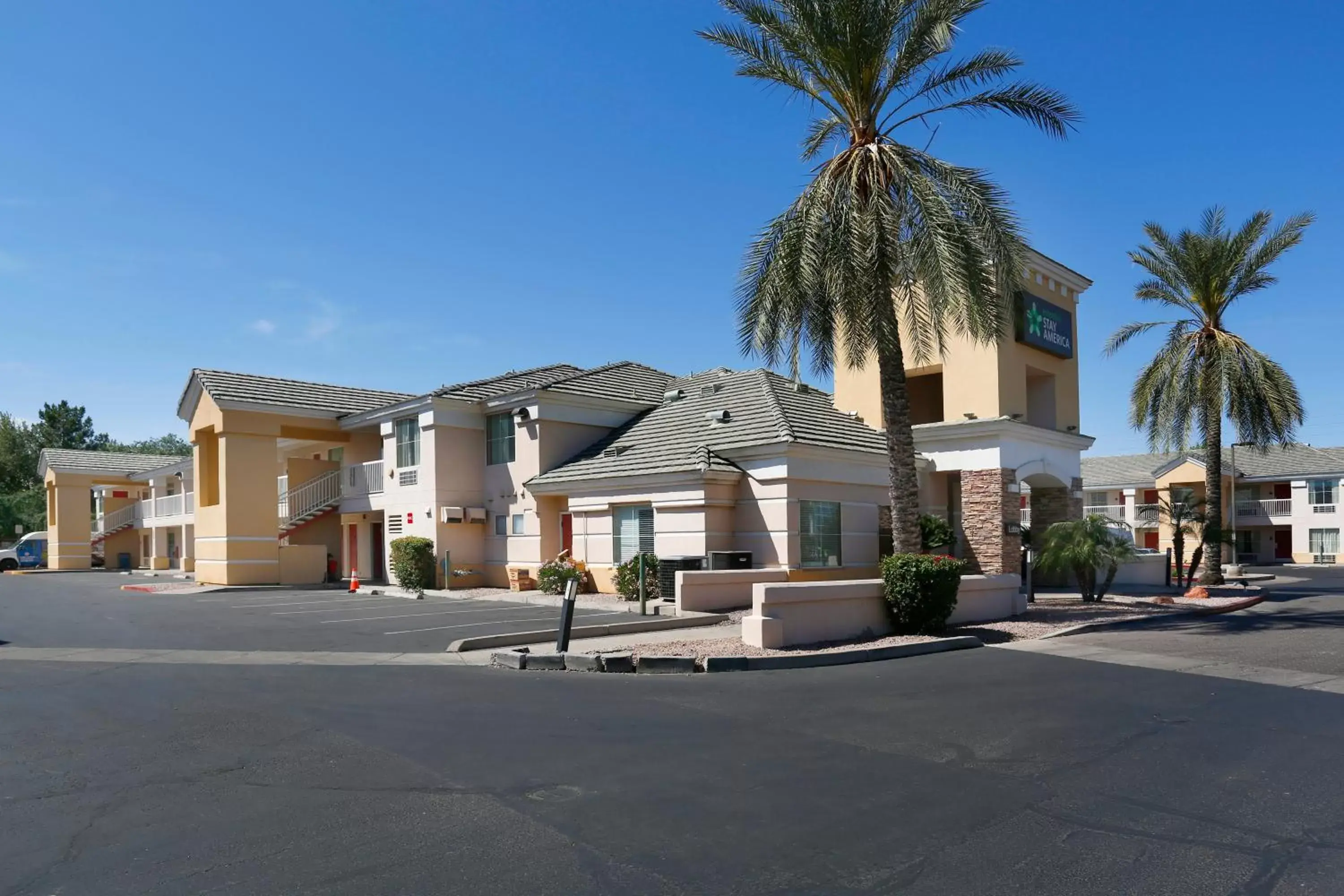 Property Building in Extended Stay America Suites - Phoenix - Airport - E Oak St