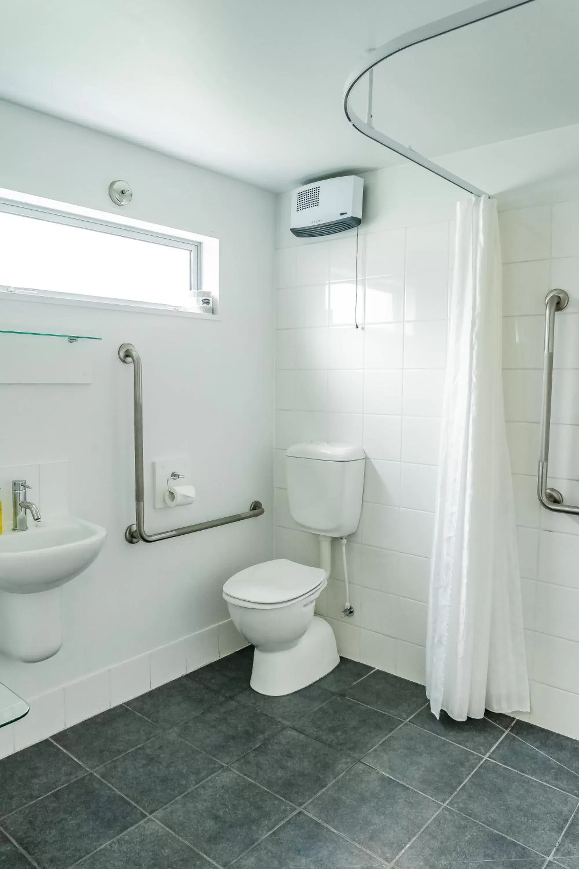 Toilet, Bathroom in Airport Christchurch Motel