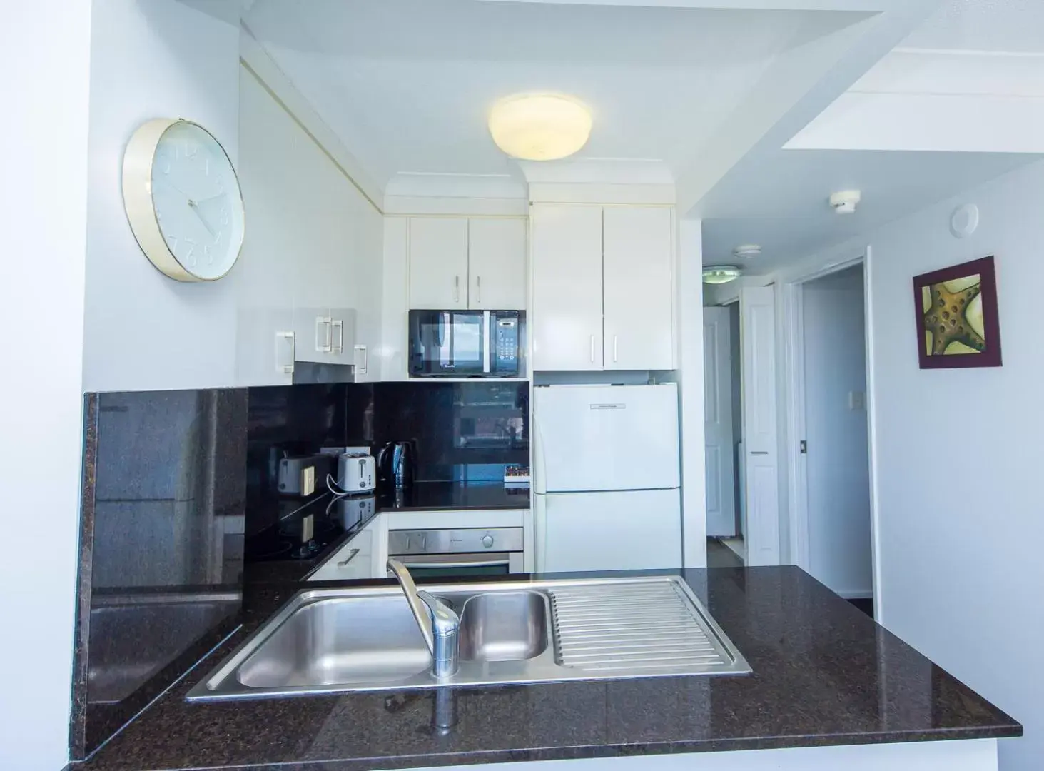 kitchen, Kitchen/Kitchenette in The Atrium Resort