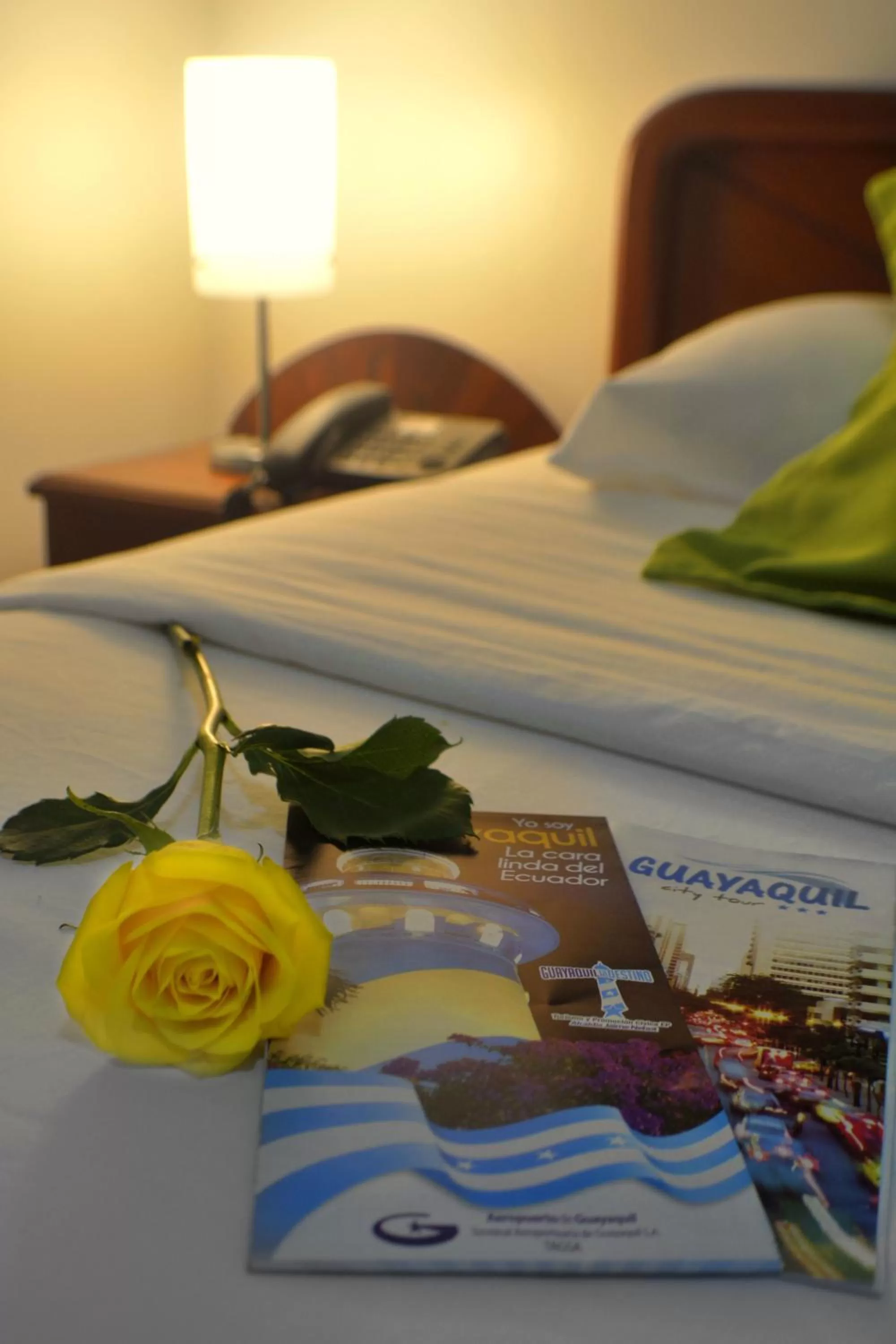 Decorative detail, Bed in Hotel Castell - Cerca Del Aeropuerto