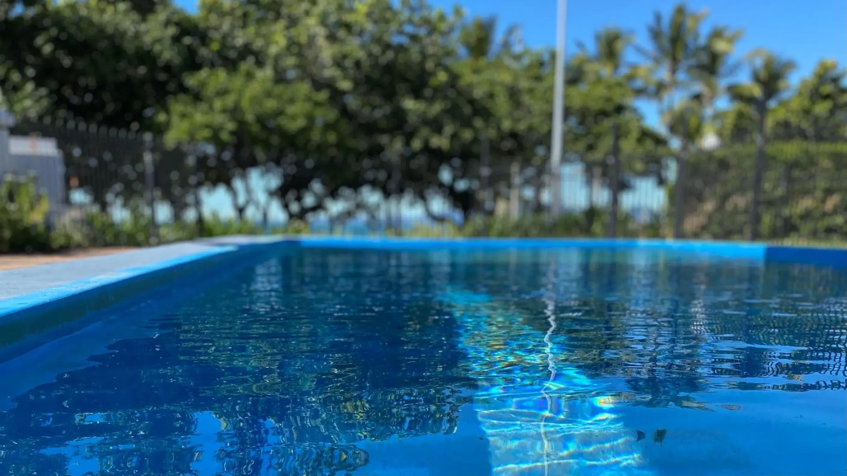 Swimming Pool in Shoredrive Motel