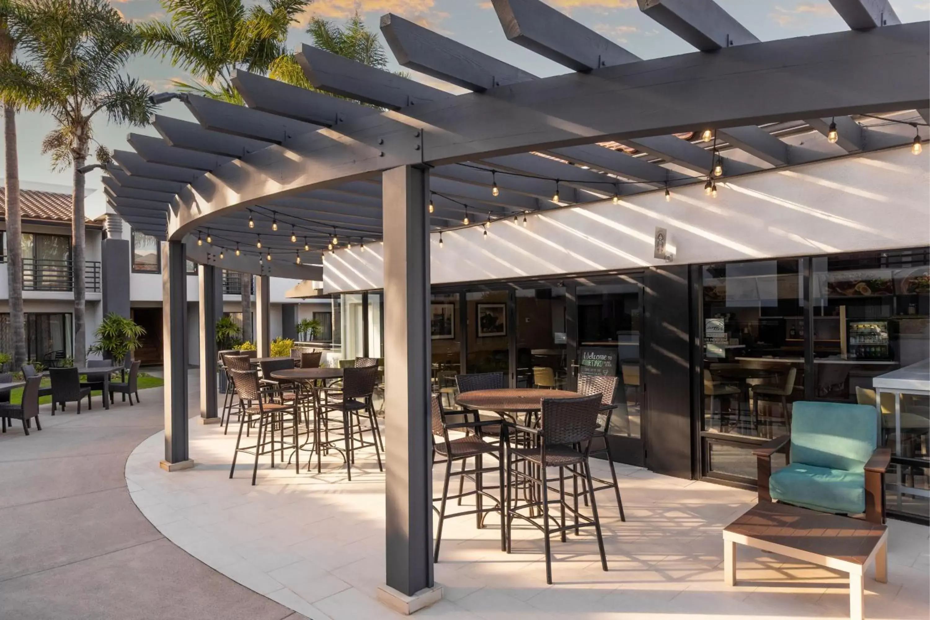 Restaurant/Places to Eat in Courtyard by Marriott San Diego Del Mar/Solana Beach