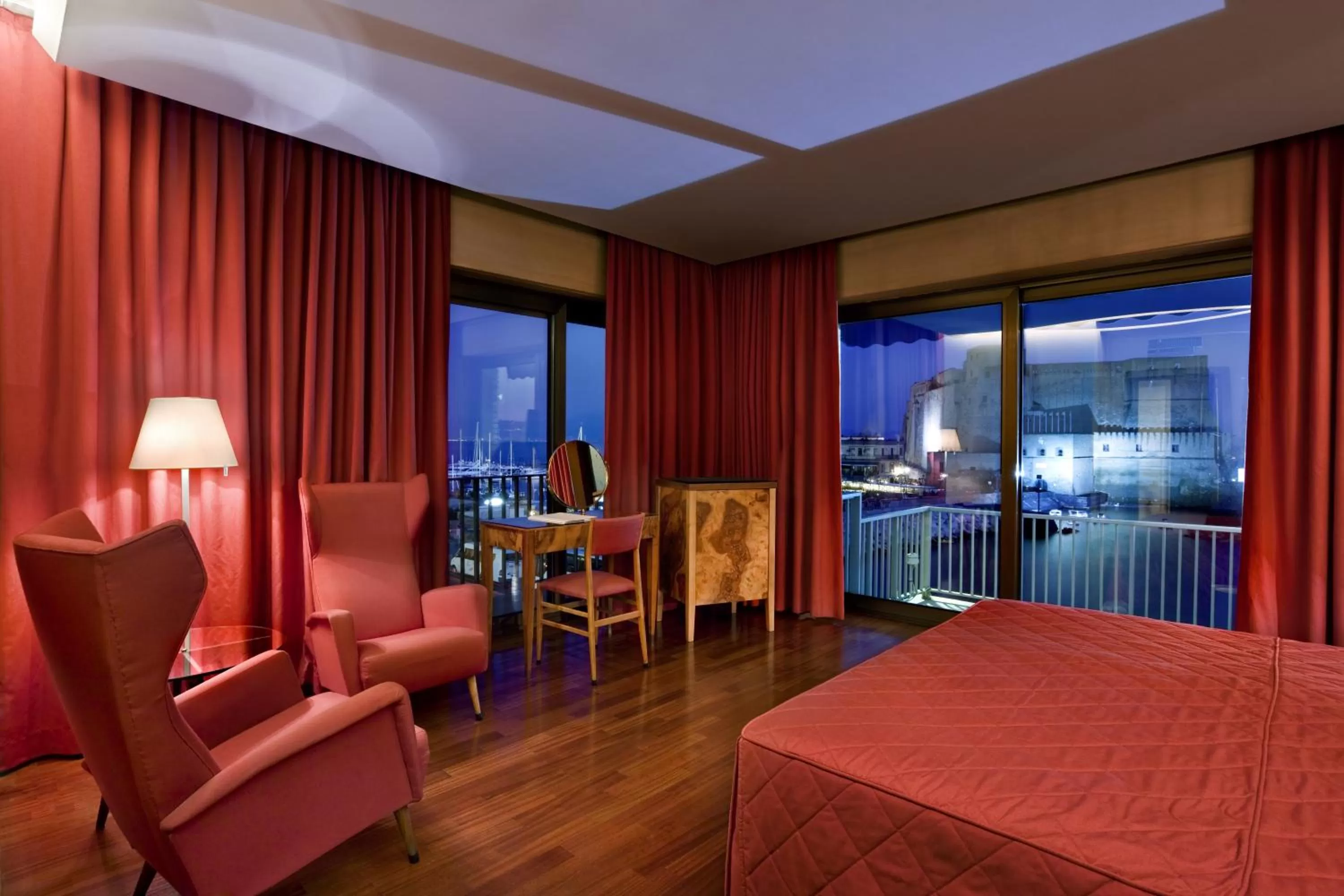 Photo of the whole room, Bed in Hotel Royal Continental