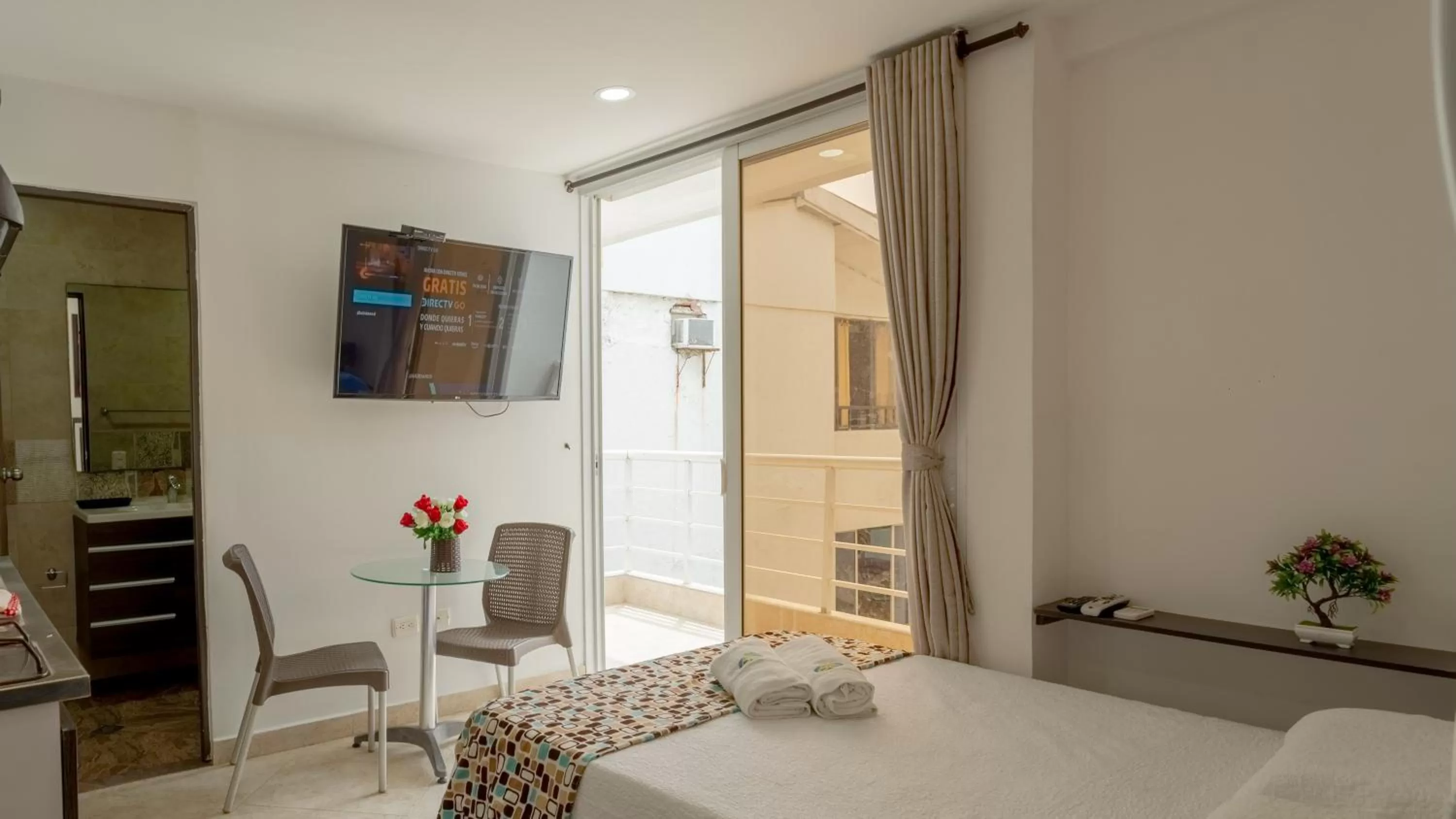 Decorative detail, Bed in Hollywood Beach Suite