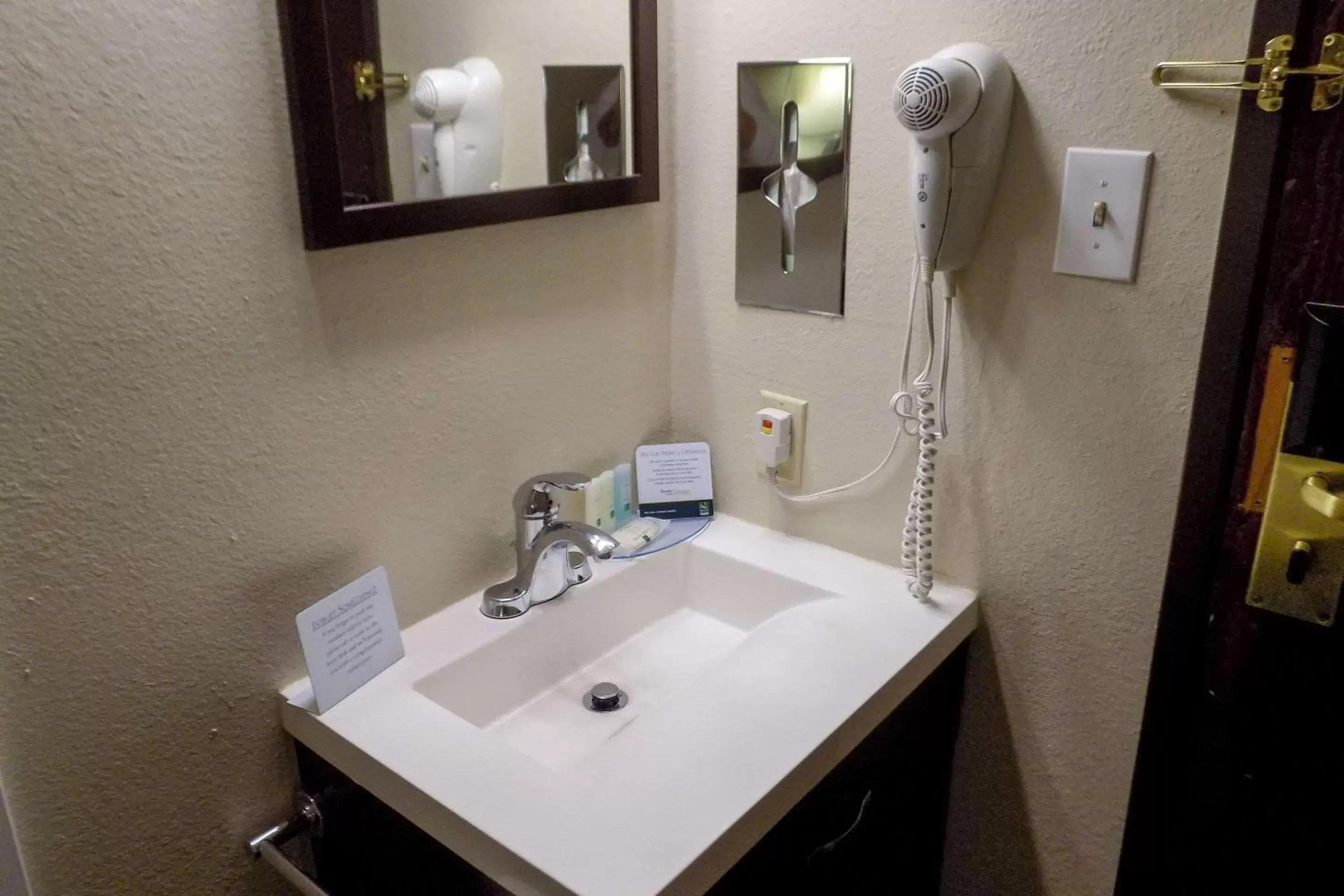 Bathroom in Quality Inn DFW Airport North - Irving