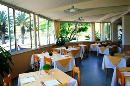 Restaurant/places to eat in Sporting Hotel Stella Maris