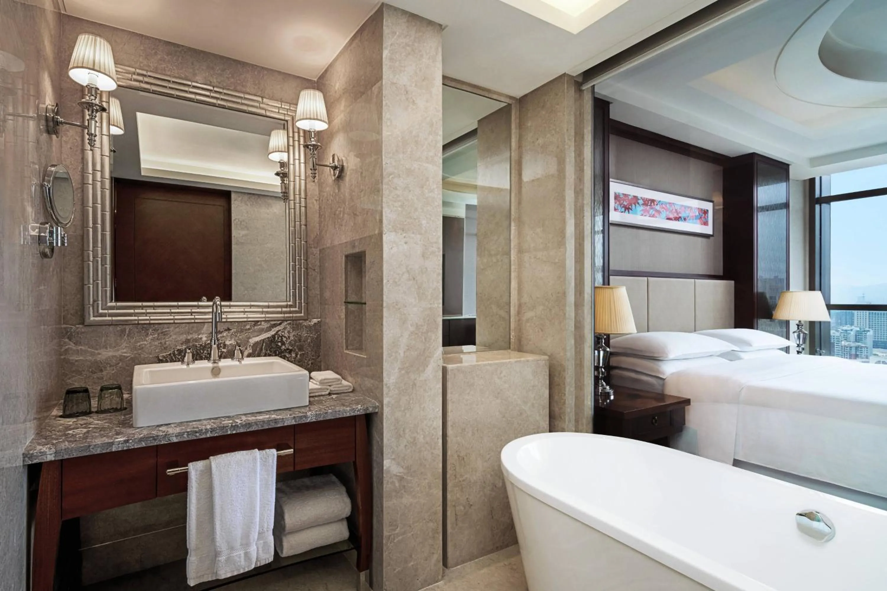 Bathroom, Bed in Sheraton Nanchang Hotel