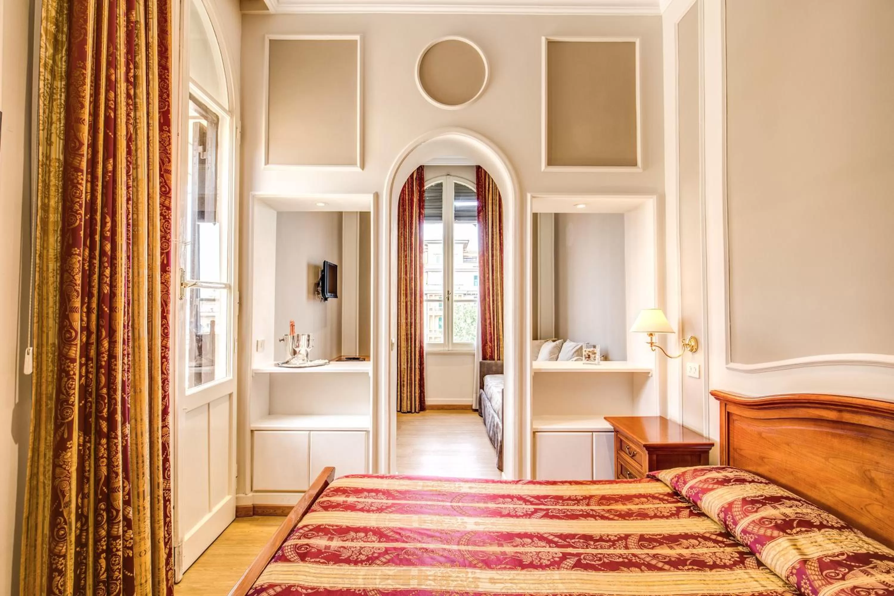 Bedroom, Bed in Rome Garden Hotel