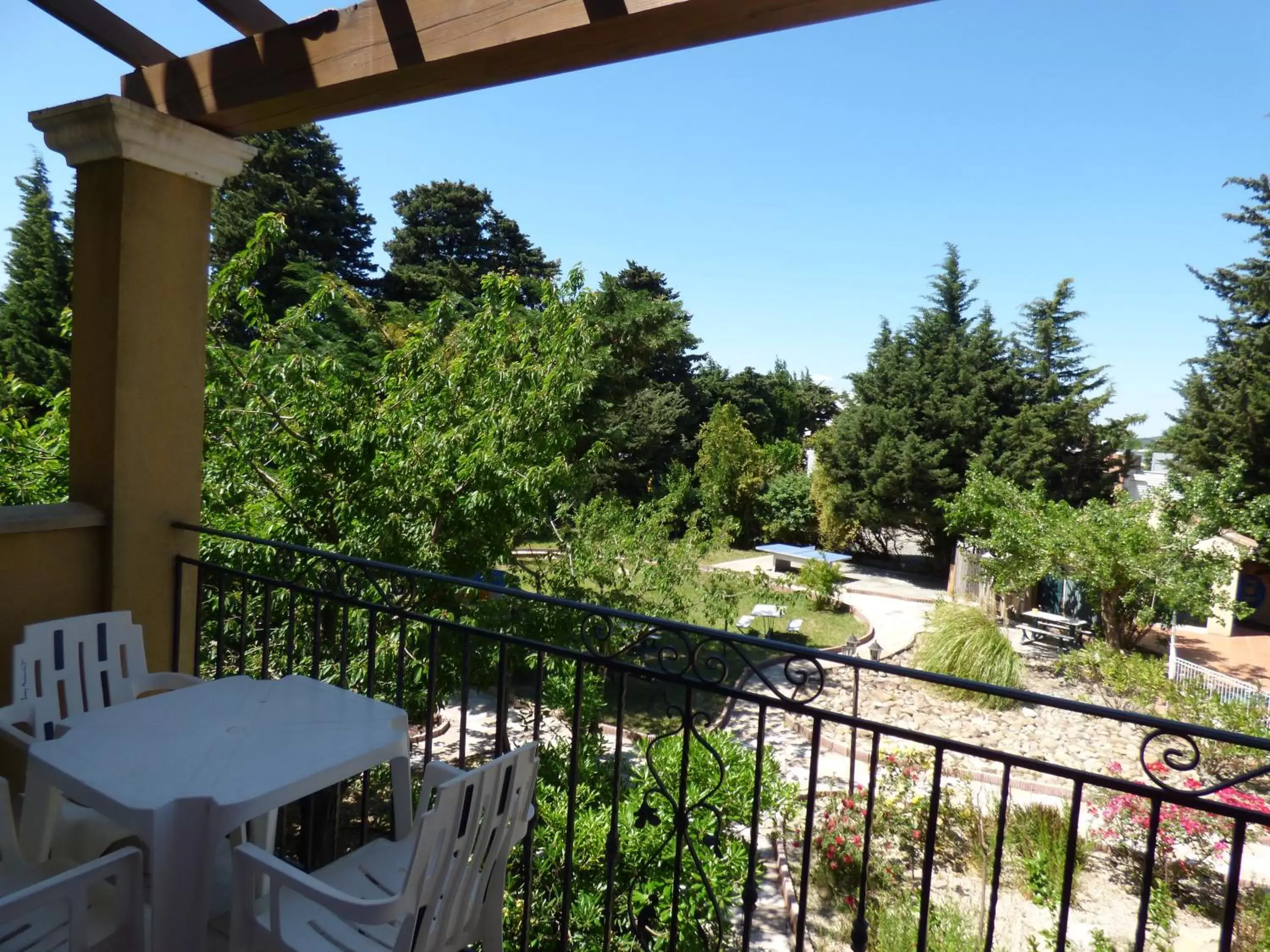 Garden, Balcony/Terrace in Appart'Hotel Festival Sud Aqua - Avignon TGV