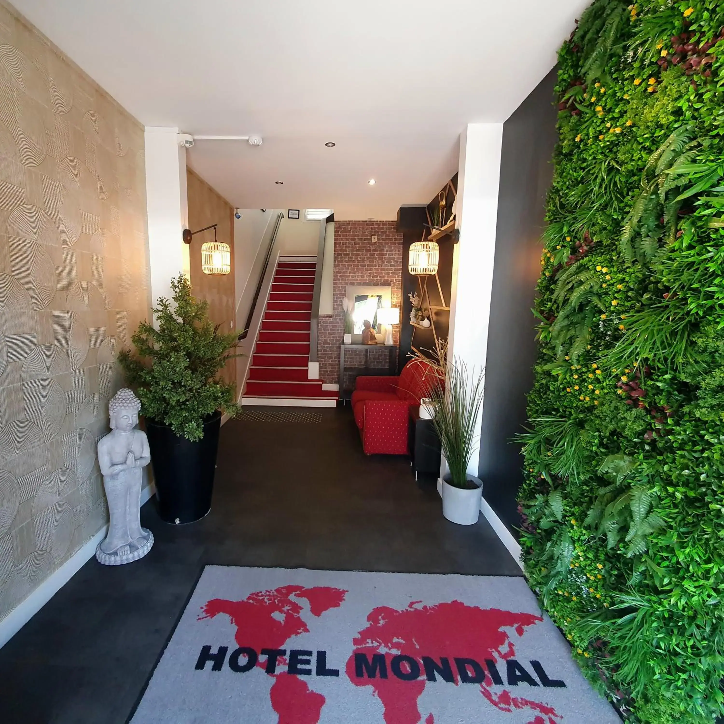 Property building in Hotel Mondial