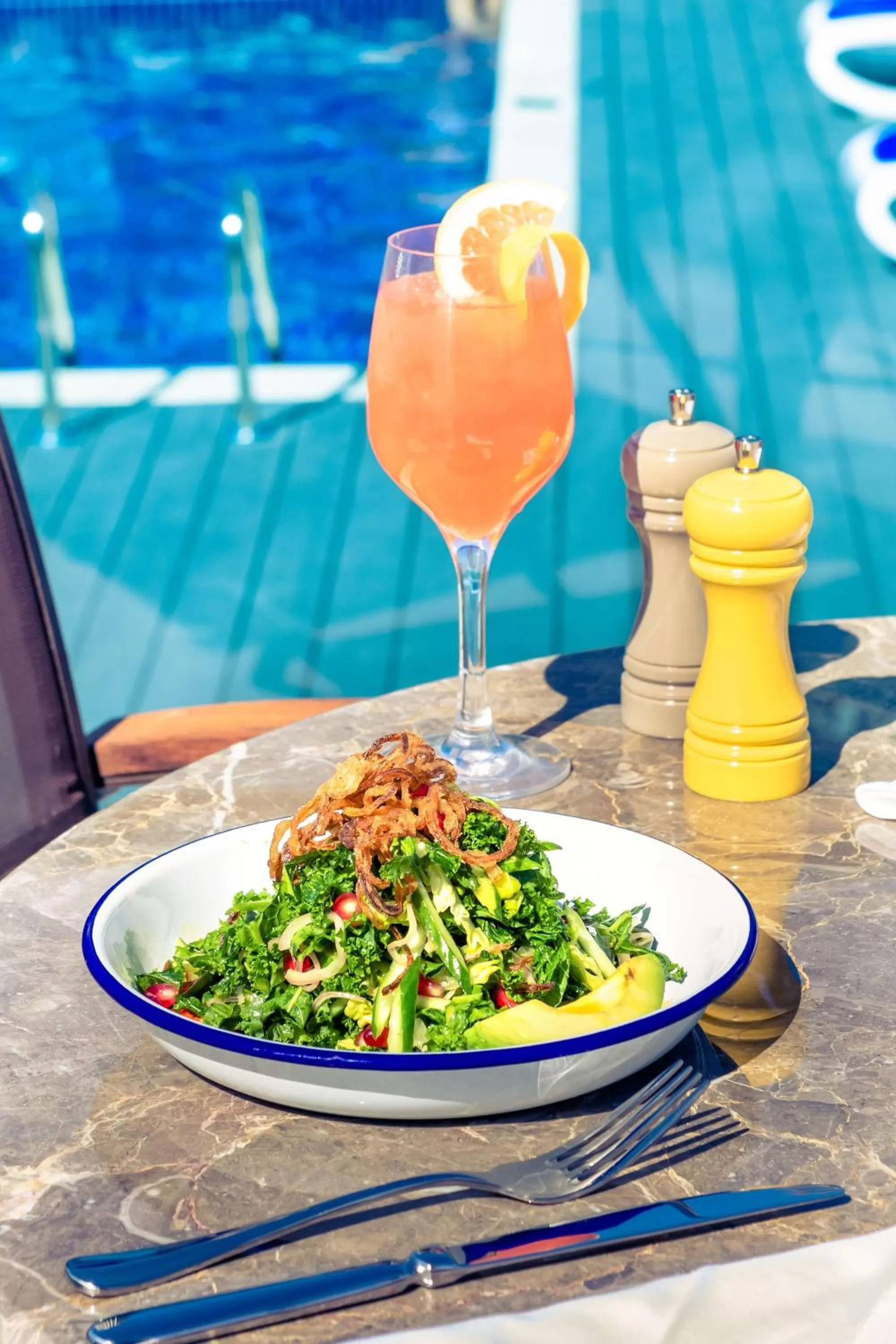 Lounge or bar in Radisson Blu Hotel, Dubai Canal View